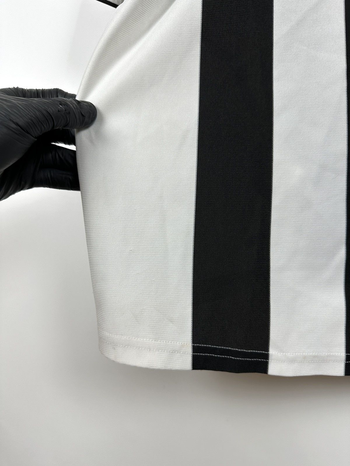 Adidas 2005/07 Adidas Newcastle United Vintage Soccer Jersey Size US L / EU 52-54 / 3 - 24 Thumbnail
