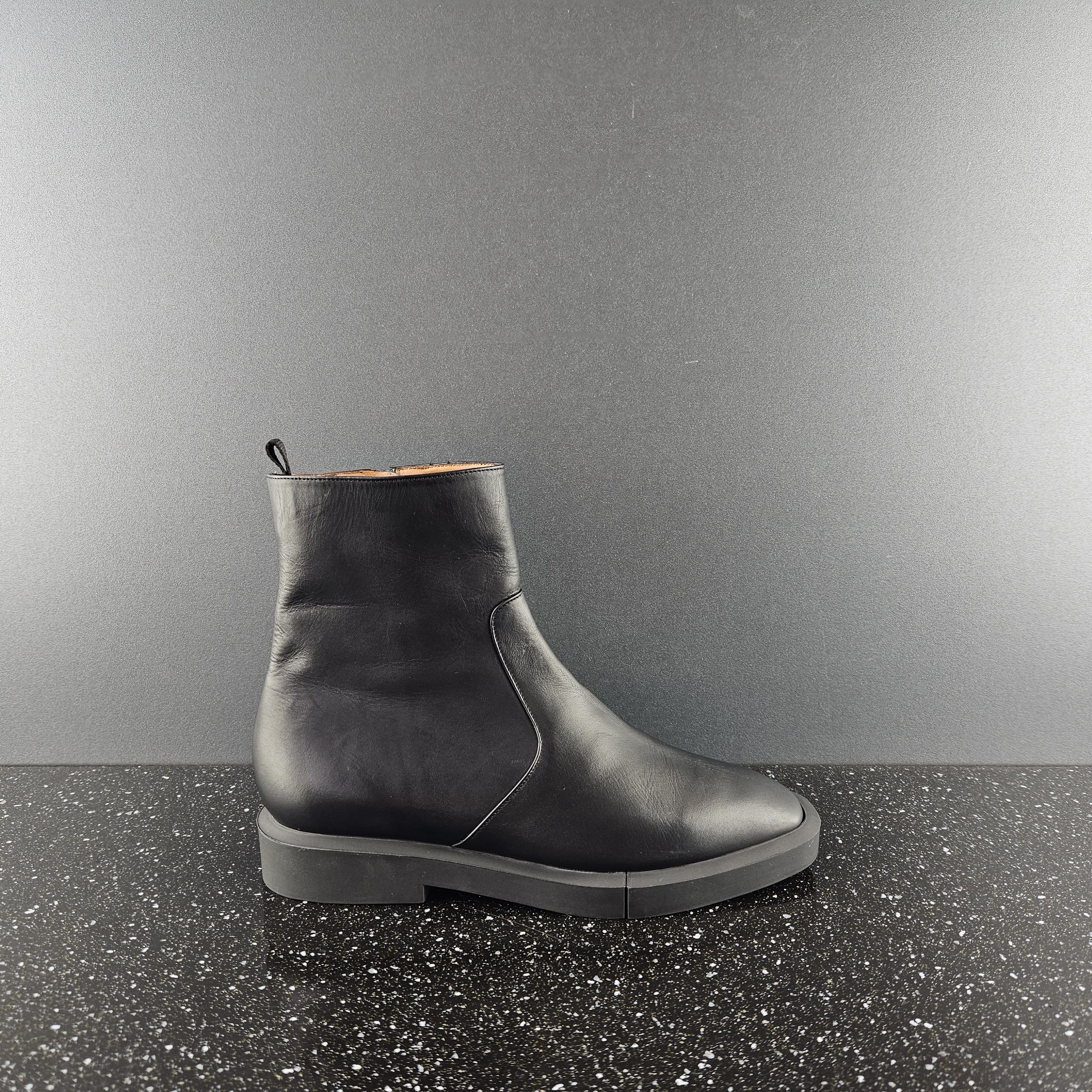 Robert Clergerie Clergerie black leather ankle boots Sz 37 Size US 7 / IT 37 - 1 Thumbnail