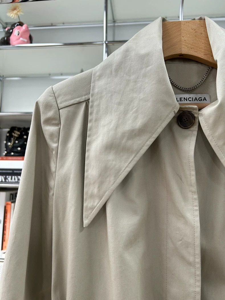 Balenciaga Balenciaga size 36 Beige pointed collar slim windbreaker c Size S / US 4 / IT 40 - 2 Thumbnail