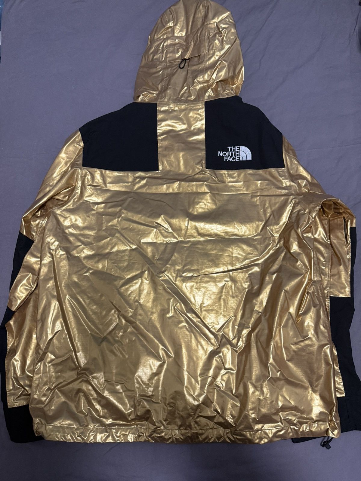 Supreme × The North Face Supreme tnf the north face metallic mountain parka gold rose Size US L / EU 52-54 / 3 - 6 Thumbnail