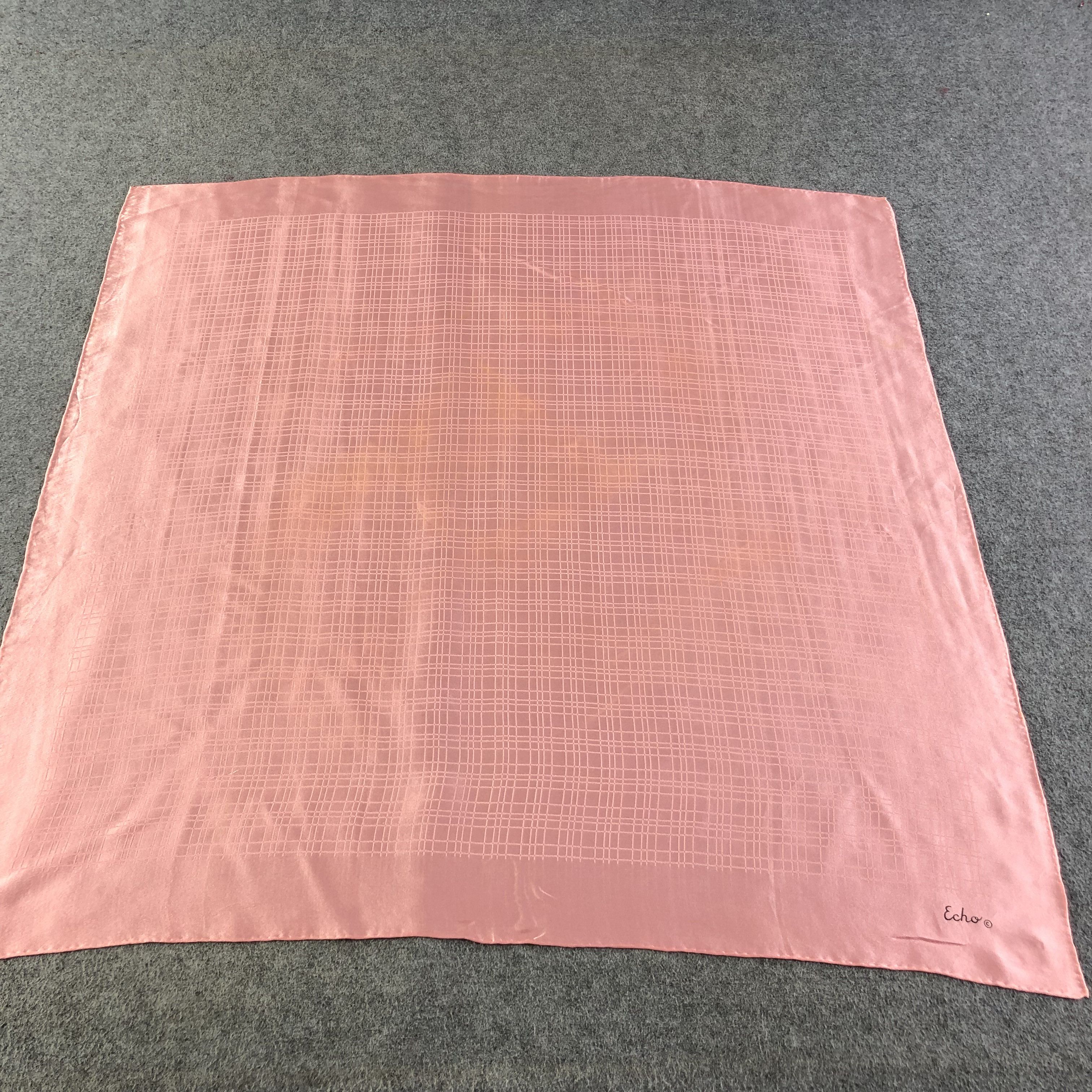 Japanese Brand Vintage Echo Pink Hand Rolled Silk Scarf M566 Size ONE SIZE - 1 Thumbnail