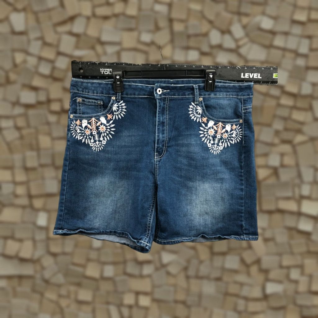 Vintage cg Shorts Womens Plus Size 22 Mid Rise Medium Wash Blue Size 40" / US 18 - 1 Thumbnail
