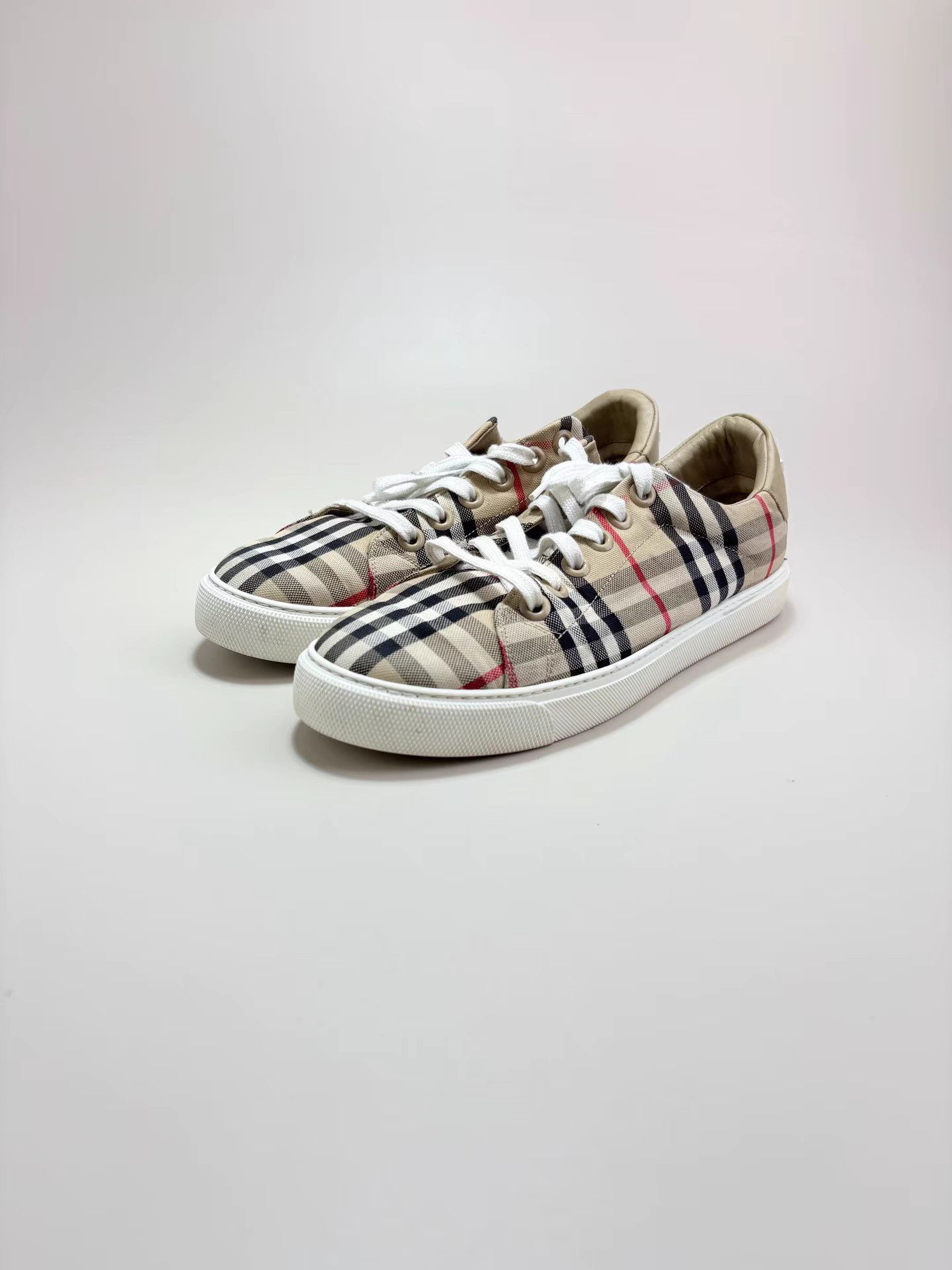 Burberry BURBERRY Check Low-top Sneakers K1 Size US 9 / IT 39 - 1 Thumbnail