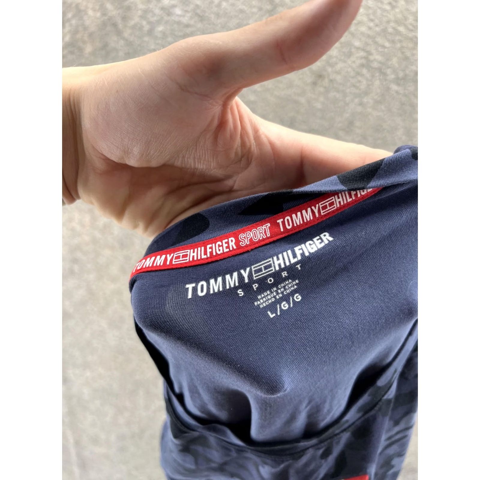 Tommy Hilfiger Tommy Hilfiger Sport Shirt Womens Large Blue Camo Logo Crew Neck Cropped Top Size L / US 10 / IT 46 - 5 Thumbnail