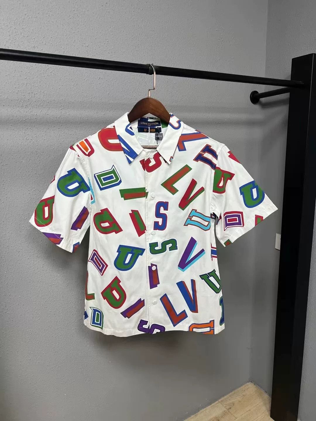 Louis Vuitton LV x NBA Graffiti Shirt Size US M / EU 48-50 / 2 - 1 Thumbnail