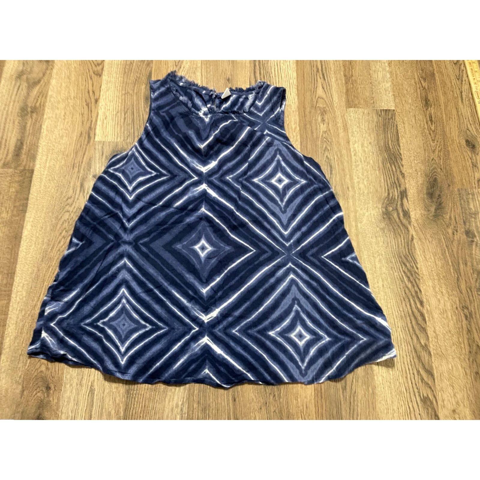 Old Navy Old Navy Tank Top Women M Navy Blue White Geo Print Casual Basic Shirt Size M / US 6-8 / IT 42-44 - 2 Thumbnail
