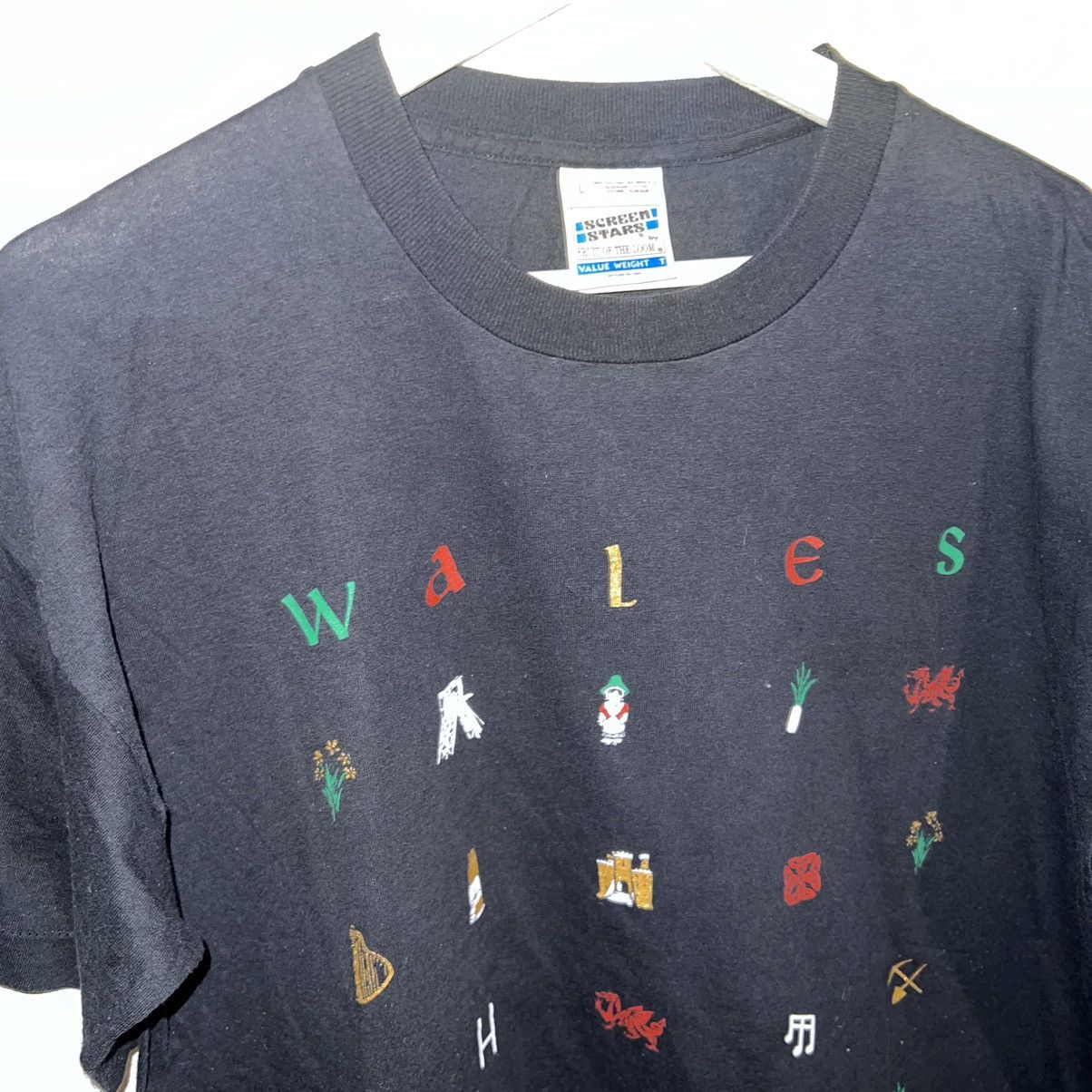 Vintage 23.5 x 27.5 Vintage UK Wales Travel T-Shirt Screen Stars L Size US L / EU 52-54 / 3 - 2 Thumbnail