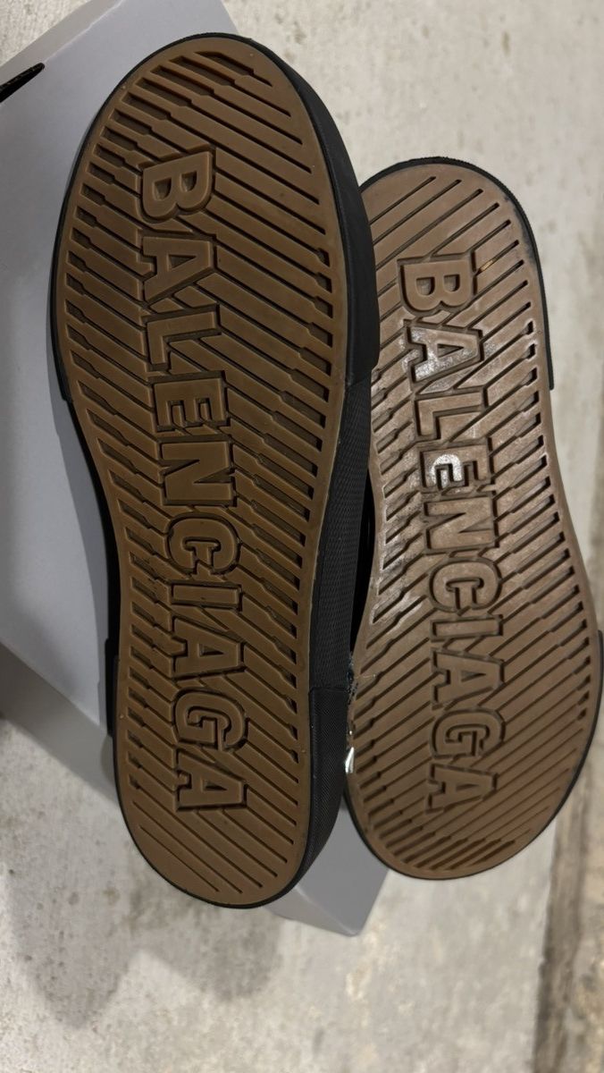 Balenciaga Balenciaga Distressed Pierced Paris Sneaker Size US 9 / EU 42 - 20 Thumbnail