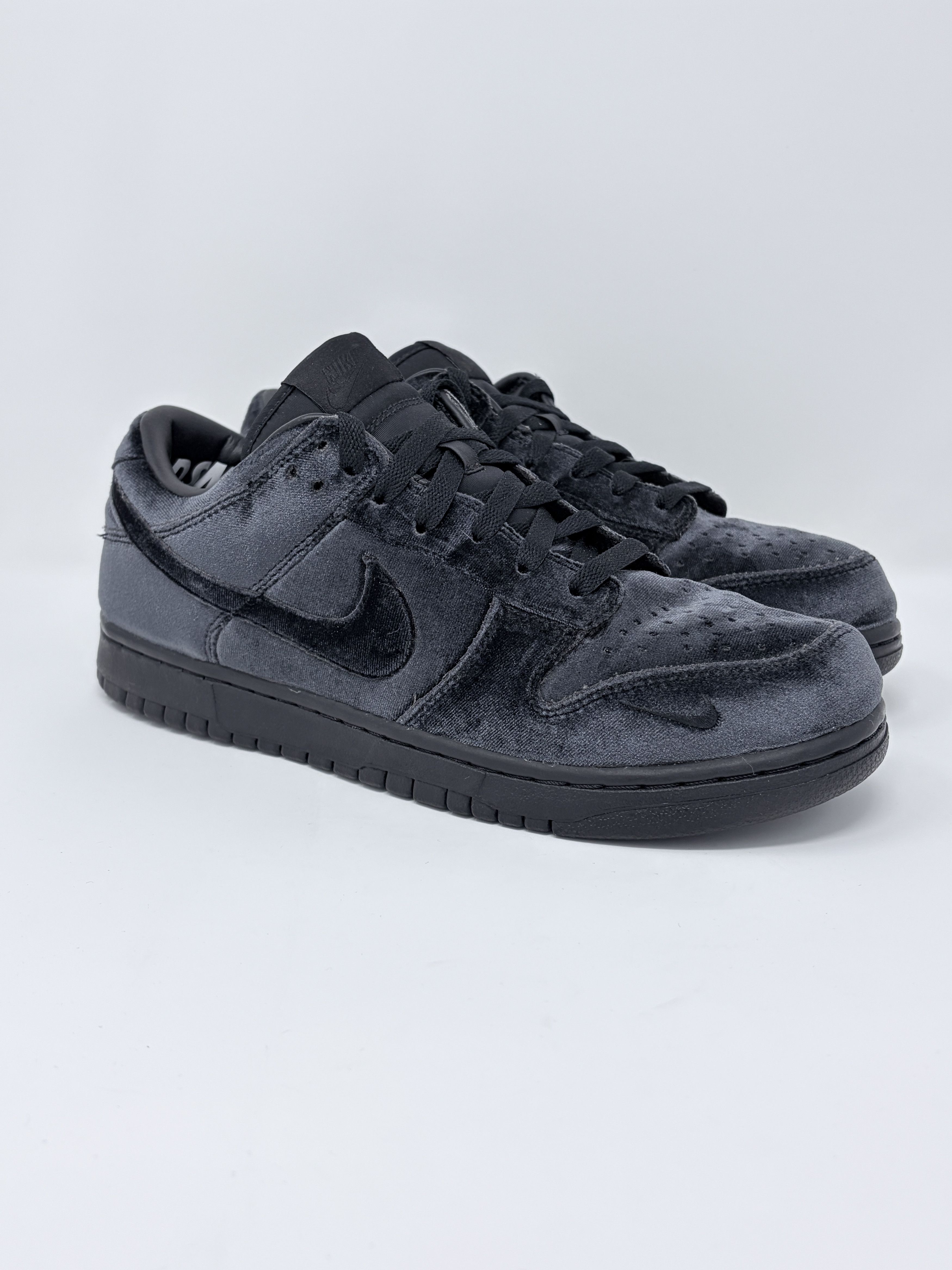 Dover Street Market × Nike DSM Nike Dunk Low Velvet Black Size US 9 / EU 42 - 1 Thumbnail