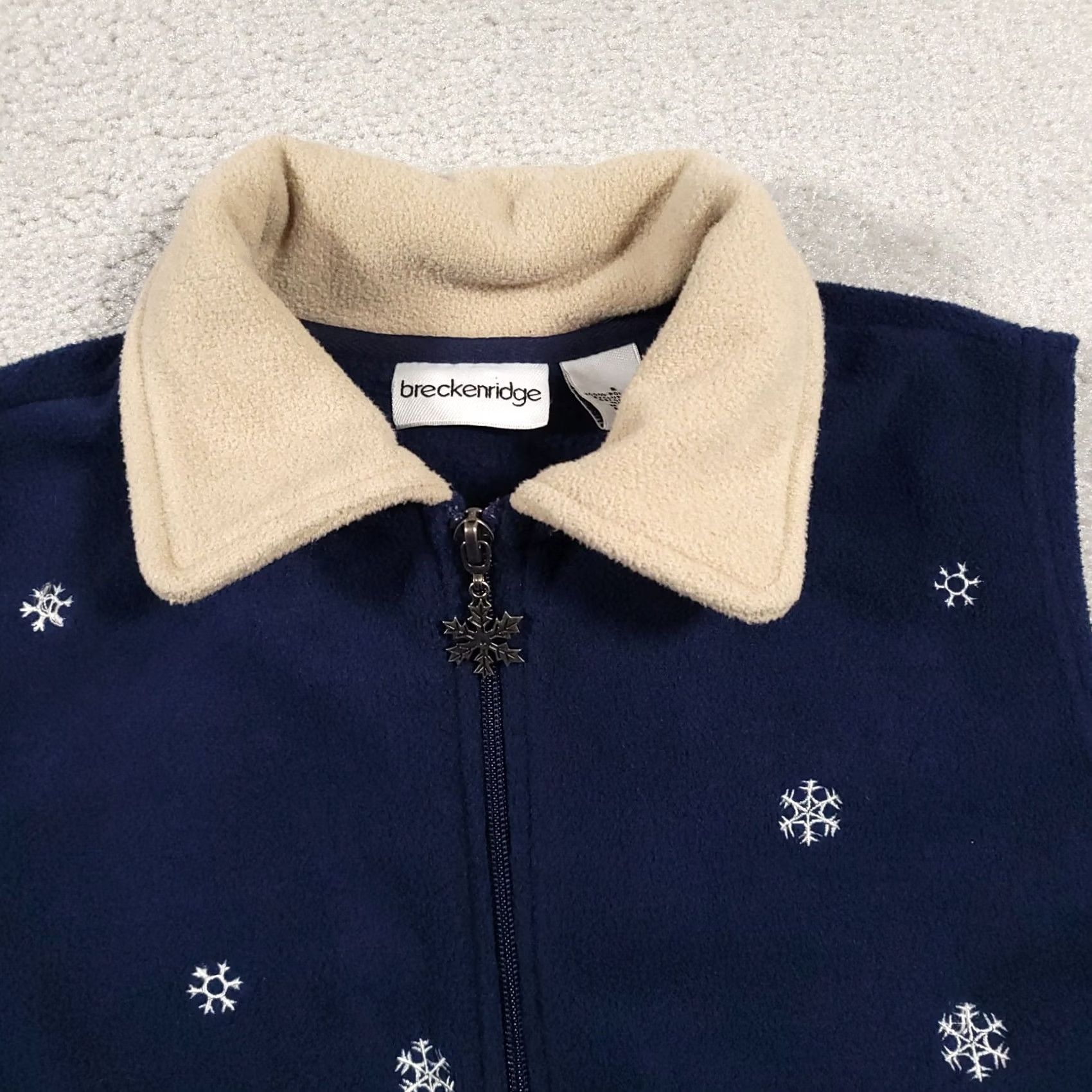 Vintage VINTAGE Breckenridge Fleece Vest Womens Small Blue Winter Embroidered Trees Cabin Snowflakes Vest Womens Small Blue Embroidered Trees Cabin Snowflakes Size S / US 4 / IT 40 - 3 Thumbnail