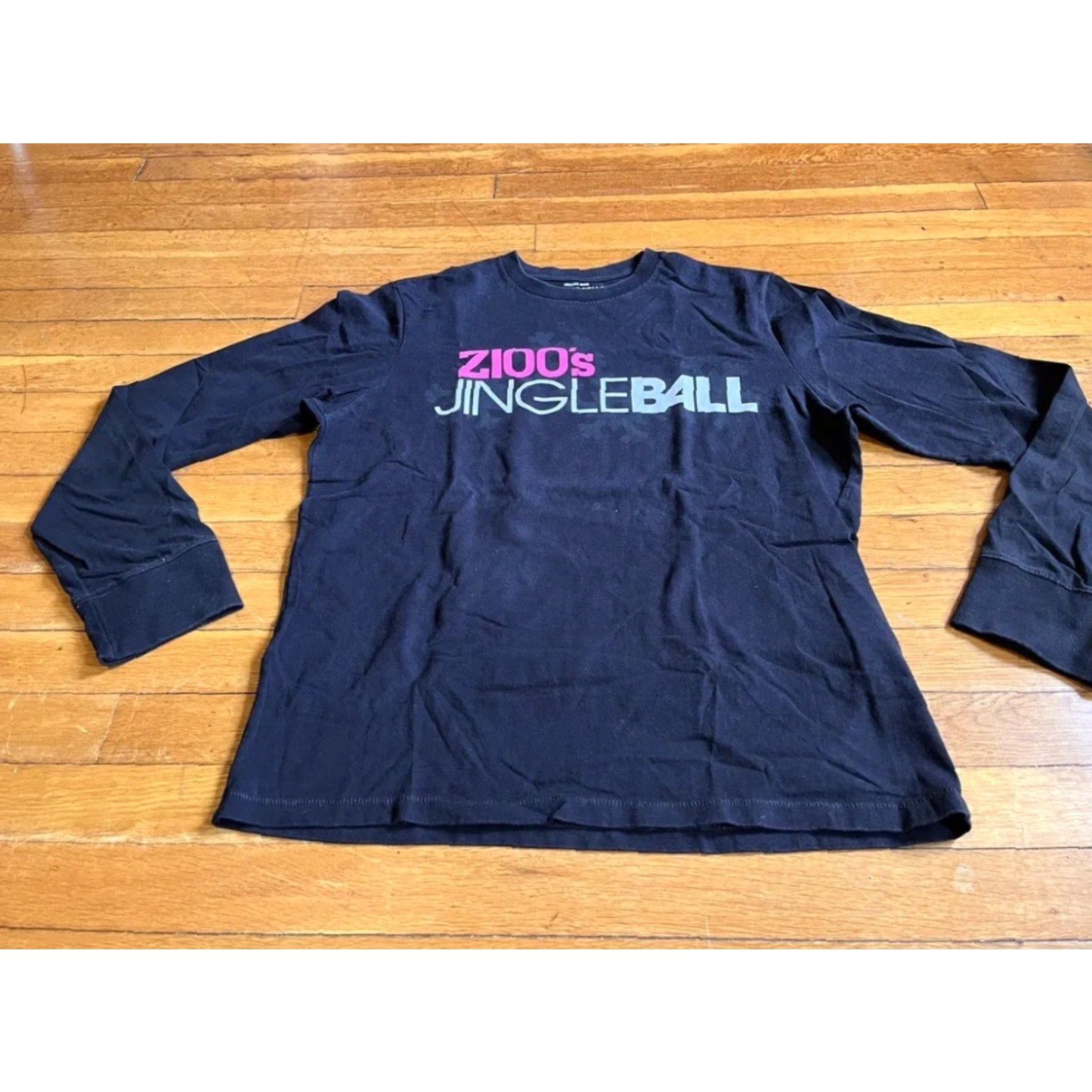 Aeropostale VINTAGE Aeropostale Z100 Jingle Ball 2011 Shirt Men’s Large L Black Pink Graphic Print Crew Neck Long Sleeve Logo Retro Music City Outdoor 90s Mens Size US L / EU 52-54 / 3 - 2 Thumbnail