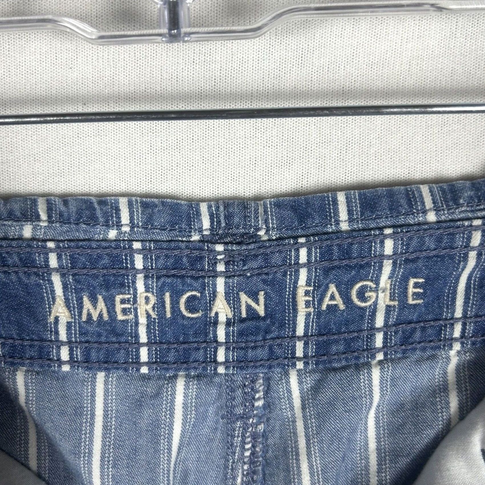 American Eagle Outfitters American Eagle Outfitters Jean Shorts Womens Size 2 Blue Striped Mom Style 2.5" Inseam AEO Size 26" / US 2 / IT 38 - 2 Thumbnail