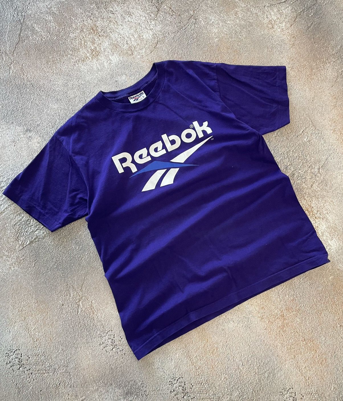 Reebok Vintage Reebok Center Logo T-Shirt Made in USA Size US L / EU 52-54 / 3 - 1 Thumbnail
