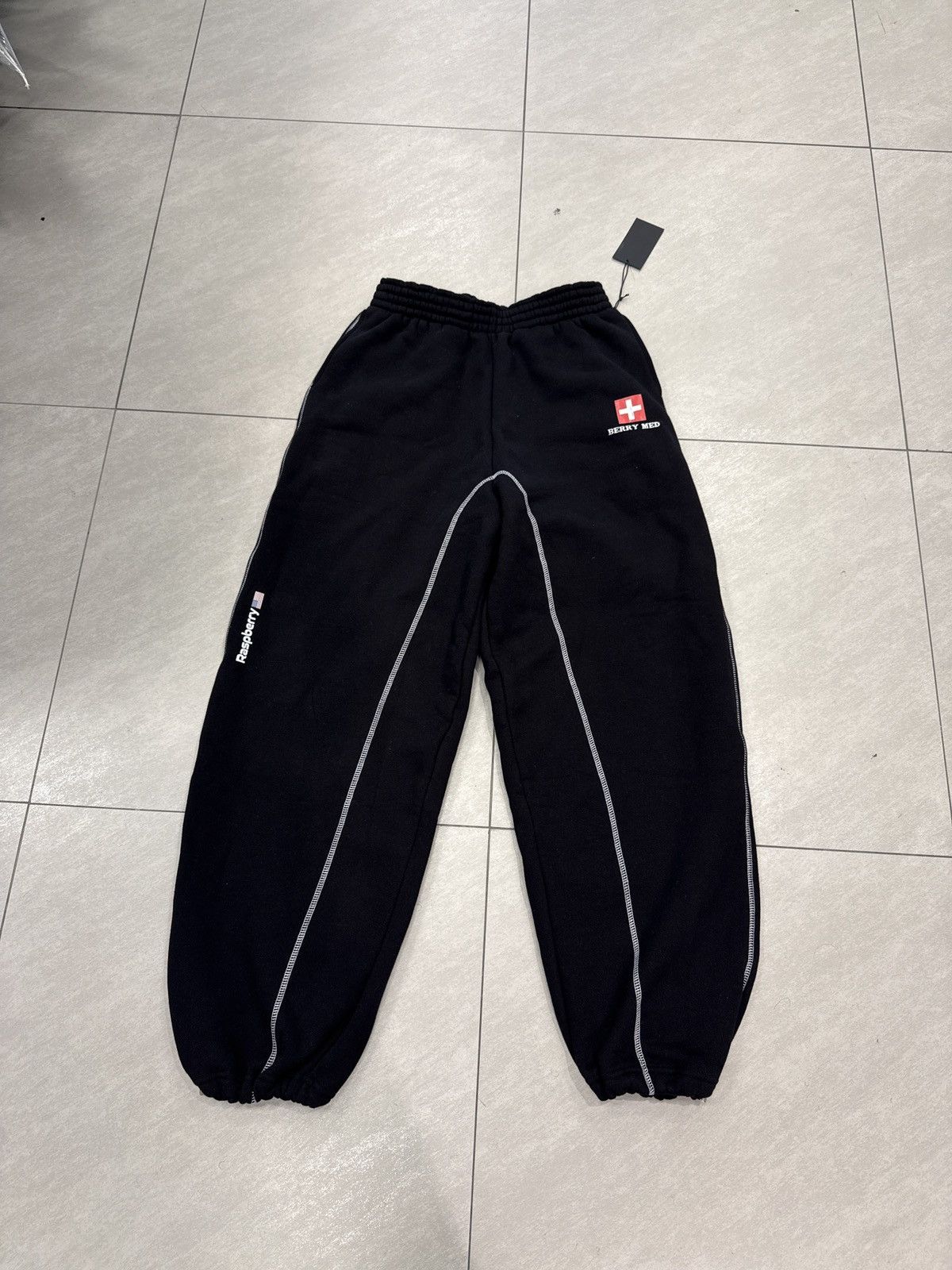 The GV Gallery The GVGallery Berry Med Black Sweatpants Size US 30 / EU 46 - 1 Thumbnail