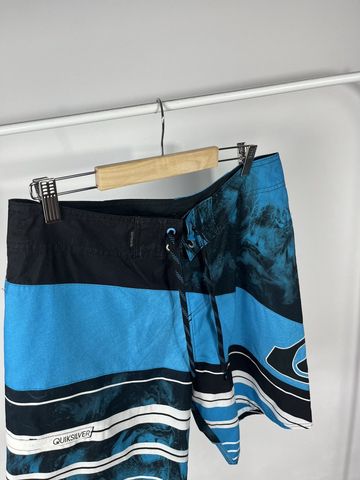 Quiksilver Quiksilver Board Shorts Blue Black Striped Surf Swim Trunks Size US 34 / EU 50 - 9 Thumbnail