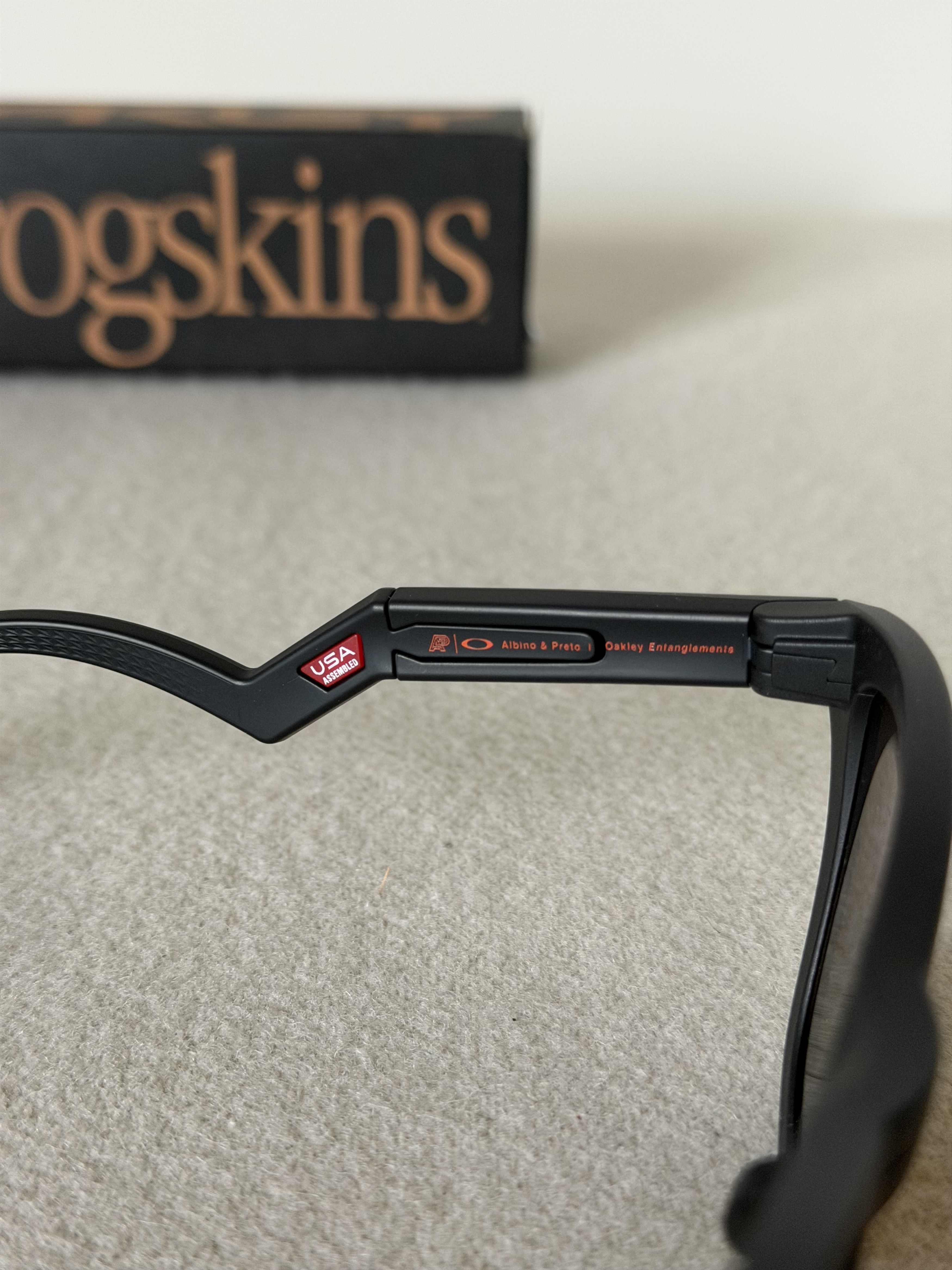 Oakley Oakley Albino & Preto Frogskin Sunglasses in Matte Black Size ONE SIZE - 6 Thumbnail
