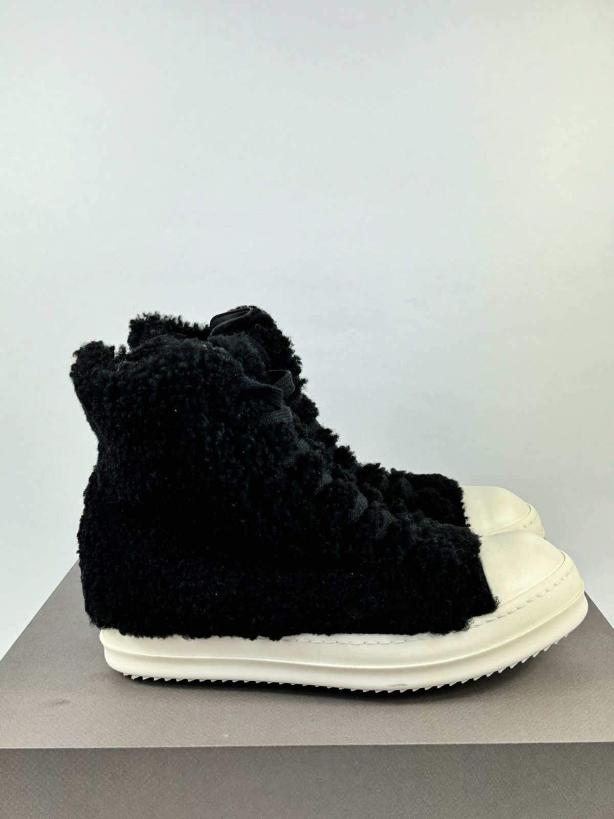 Rick Owens SHEARLING HIGH TOP SNEAKERS Size US 9 / EU 42 - 4 Thumbnail