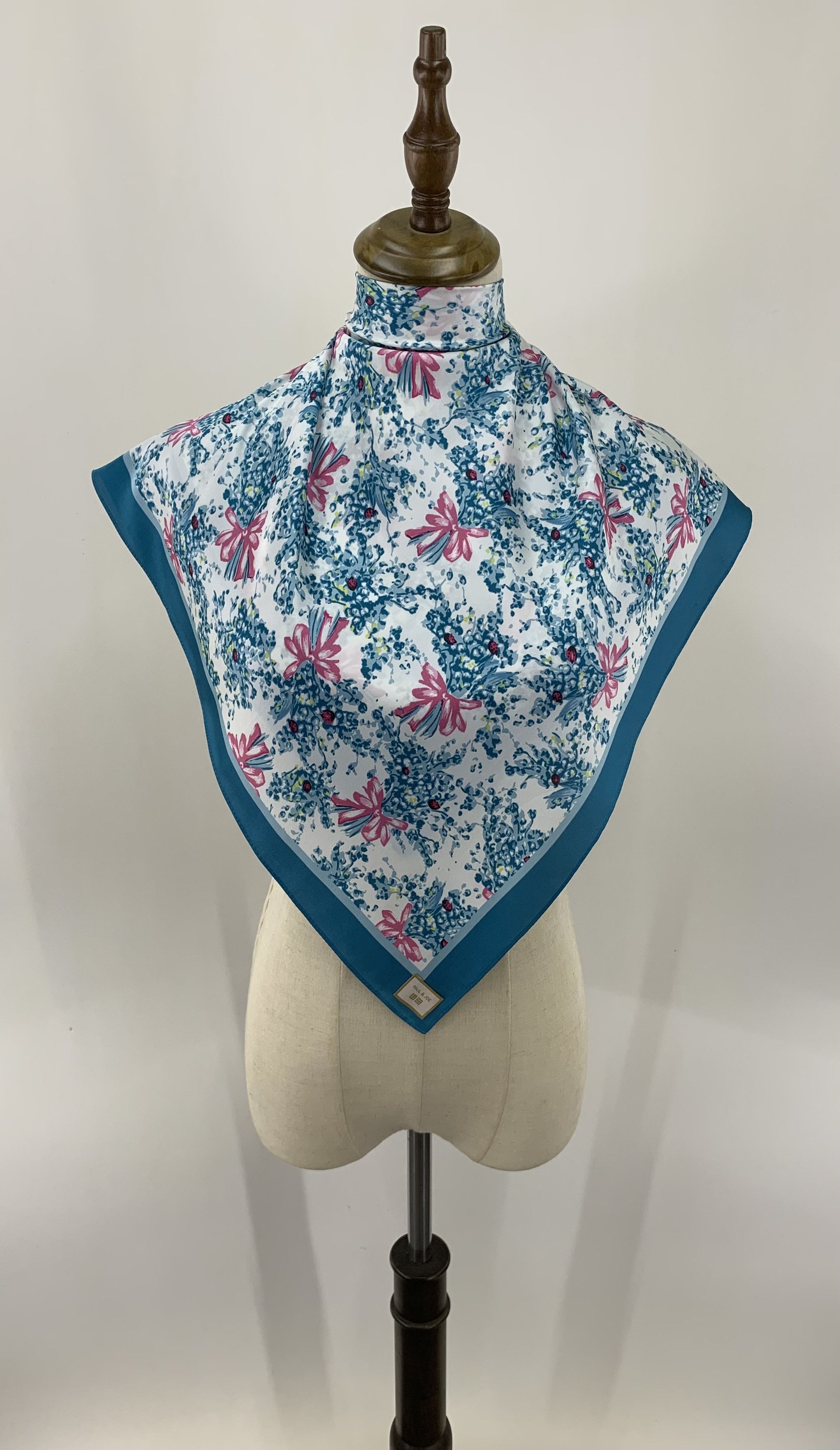 Paul & Joe Uniqlo x Paul & Joe Floral silk scarf Square Foulards A5610 Size ONE SIZE - 1 Thumbnail