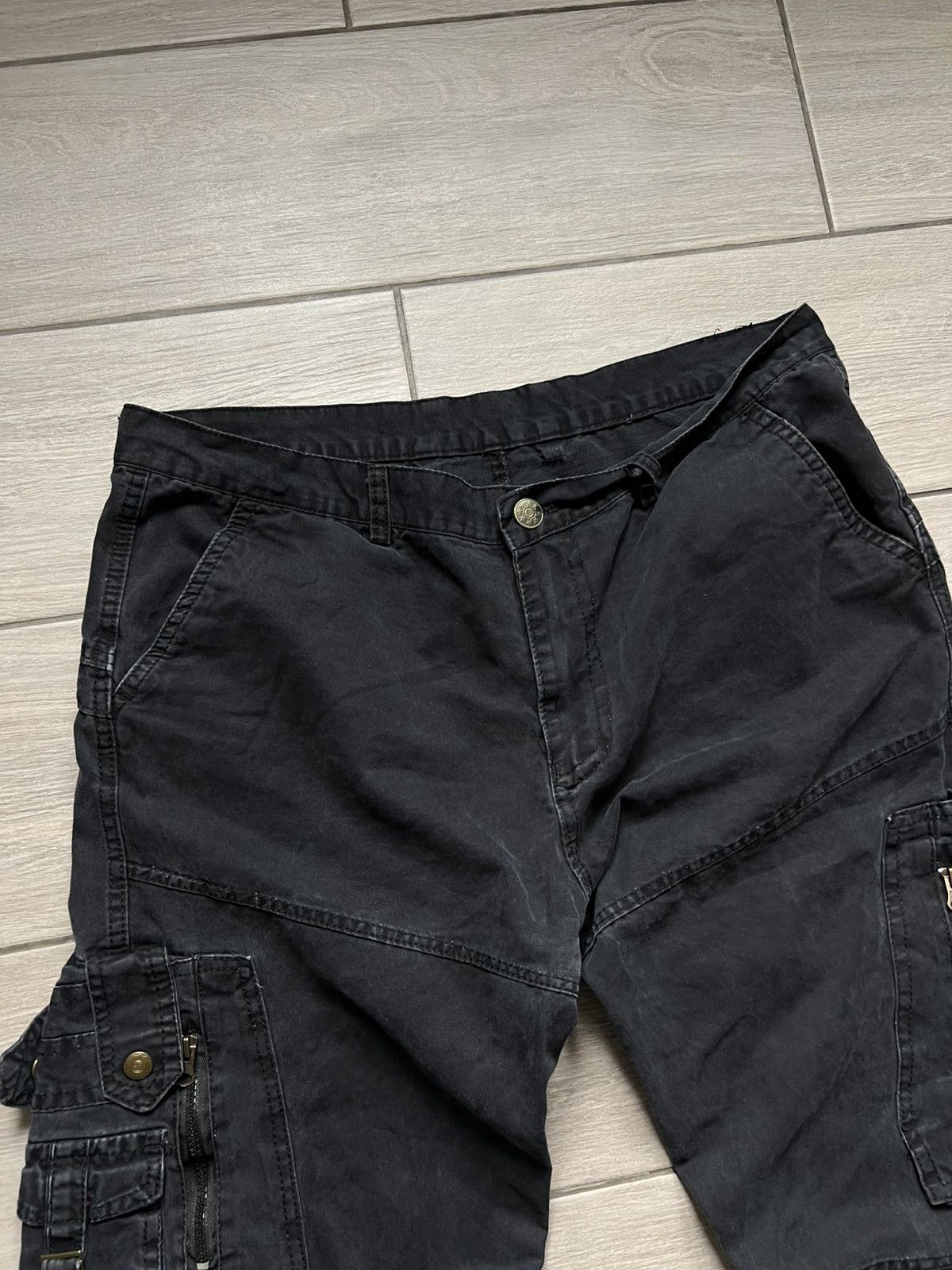 Japanese Brand Vintage Y2K Multi Pocket Cargo Pants (unisex) 38 Size Size US 38 / EU 54 - 8 Thumbnail