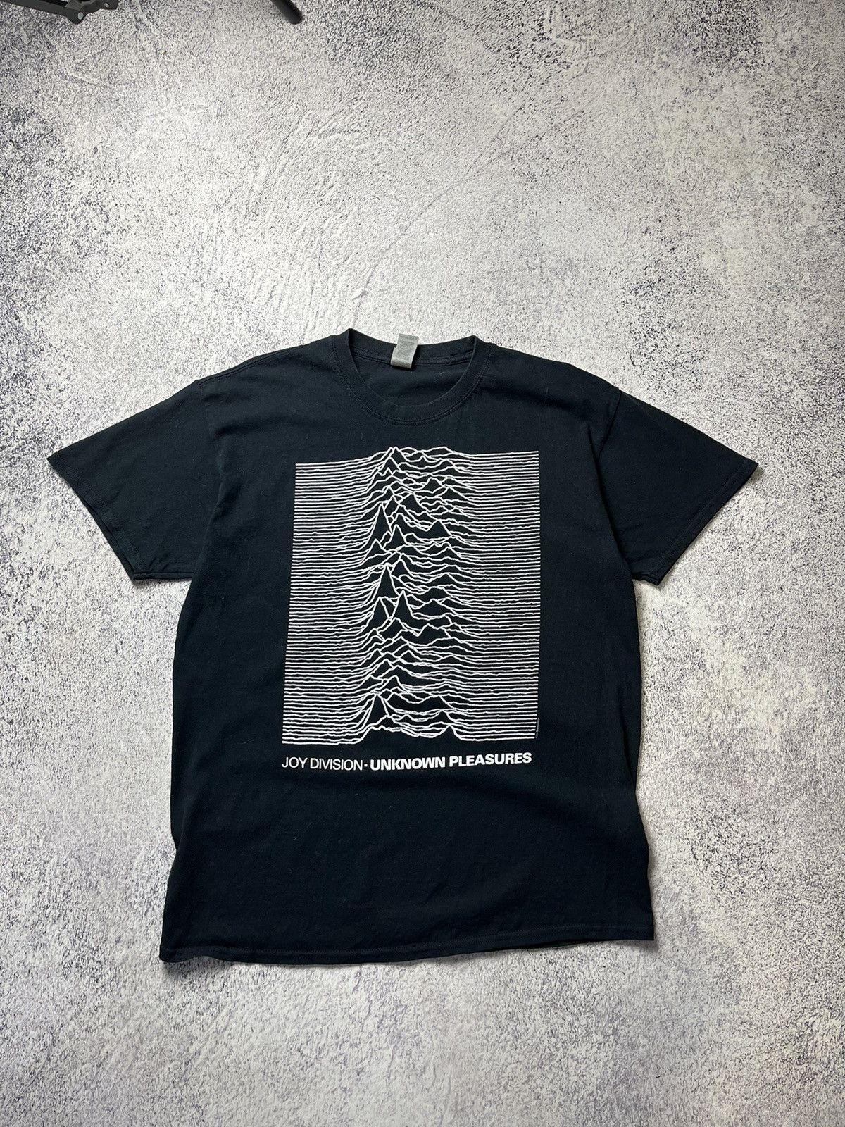 Band Tees Vintage Joy Division Unkown Pleasures Graphic 2016 T-Shirt Size US L / EU 52-54 / 3 - 1 Thumbnail