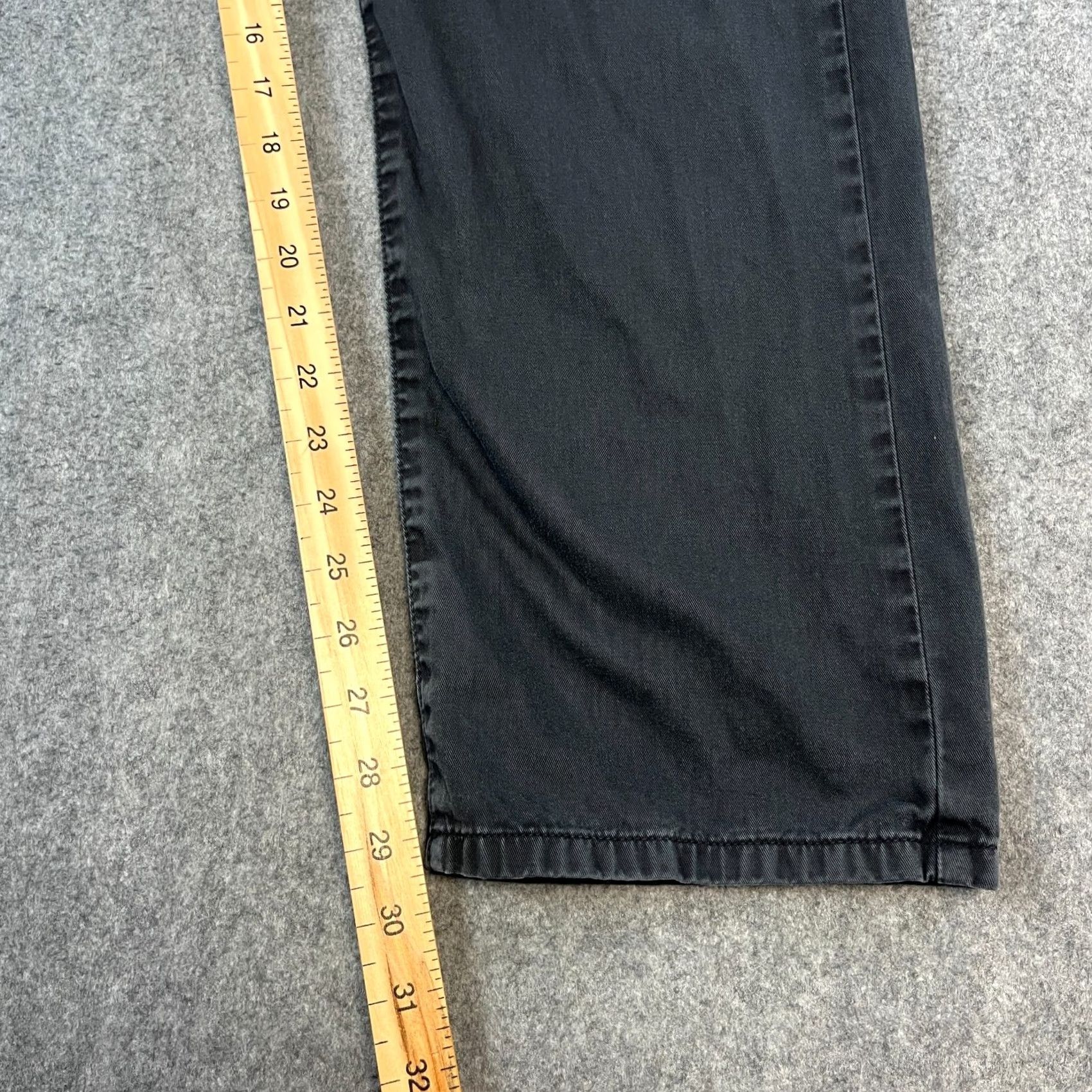 Hugo Boss VINTAGE Hugo Boss Jeans Regular Straight Mens 32 Charcoal Grey Cotton Denim 5-Pocket Brand: Hugo Boss Mens Jeans Straight 32 Charcoal Wash Grey Cotton Size US 32 / EU 48 - 4 Thumbnail