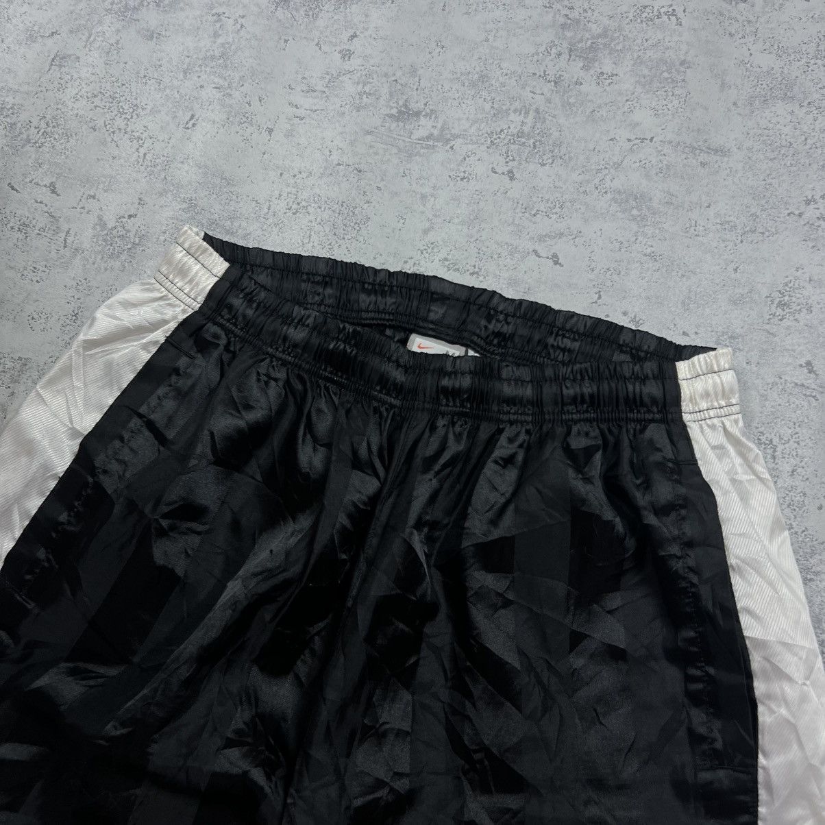 Nike 00s NIKE SWOOSH VINTAGE Y2K GORPCORE PARACHUTE RETRO PANTS Size US 32 / EU 48 - 3 Thumbnail