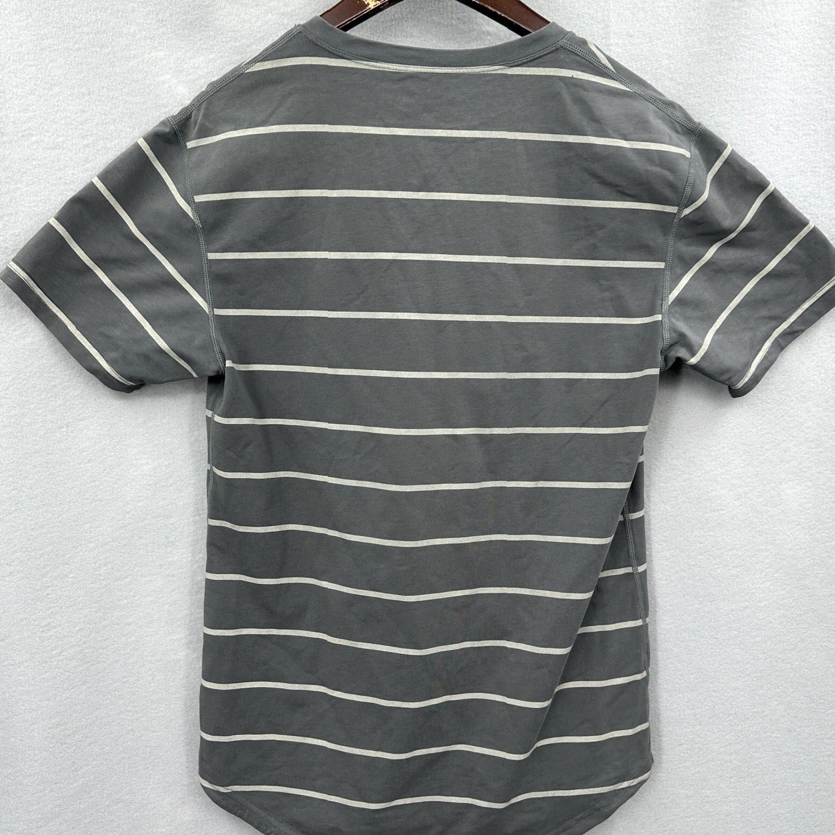 Vintage BYLT Drop Shirt Lux Men Small V Neck Gray Striped Short Sleeve T-Shirt Size US S / EU 44-46 / 1 - 6 Thumbnail