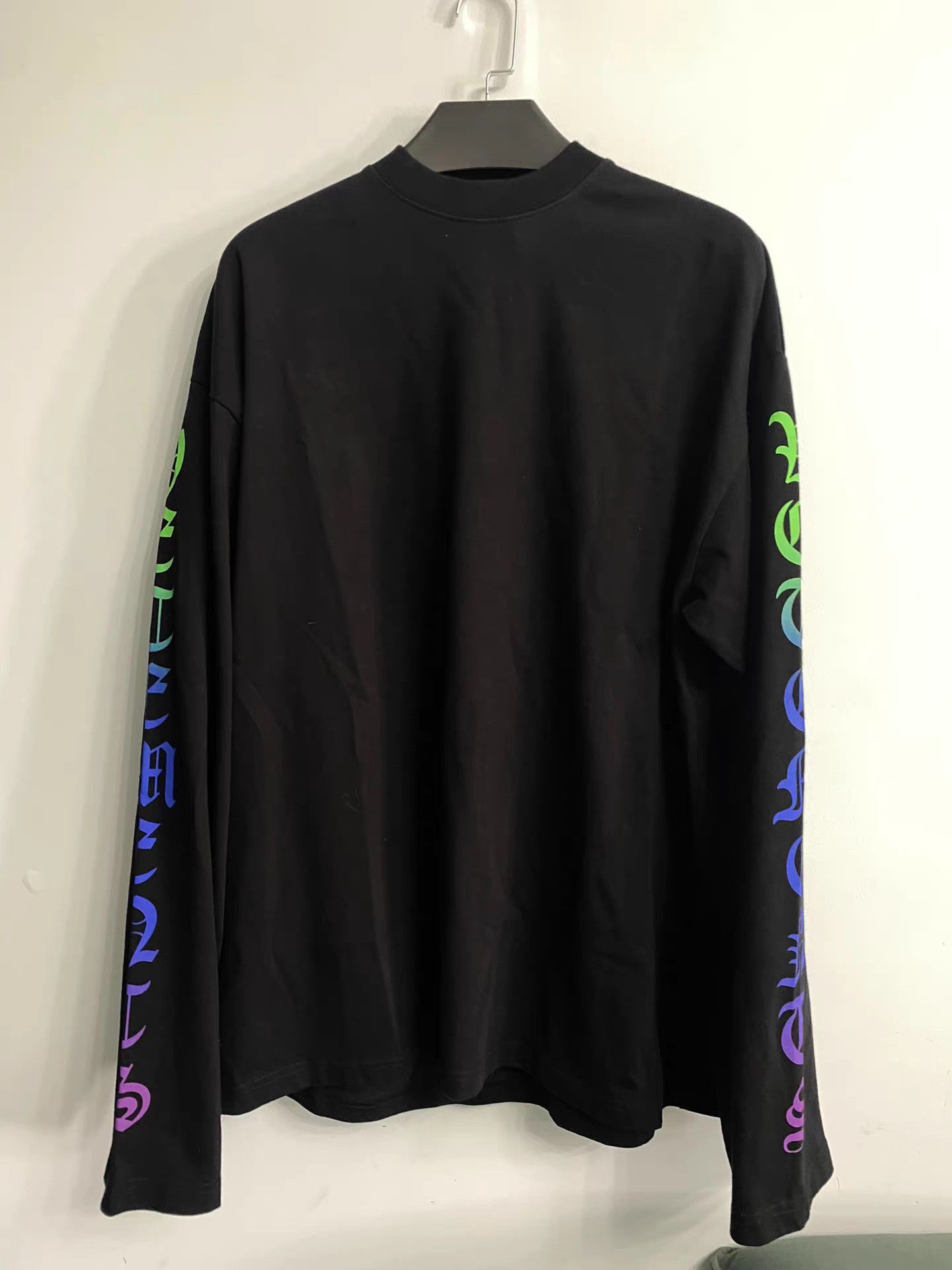 Vetements VETEMENTS Colorful Sanskrit Print Long Sleeve T-shirt Size US XS / EU 42 / 0 - 1 Thumbnail