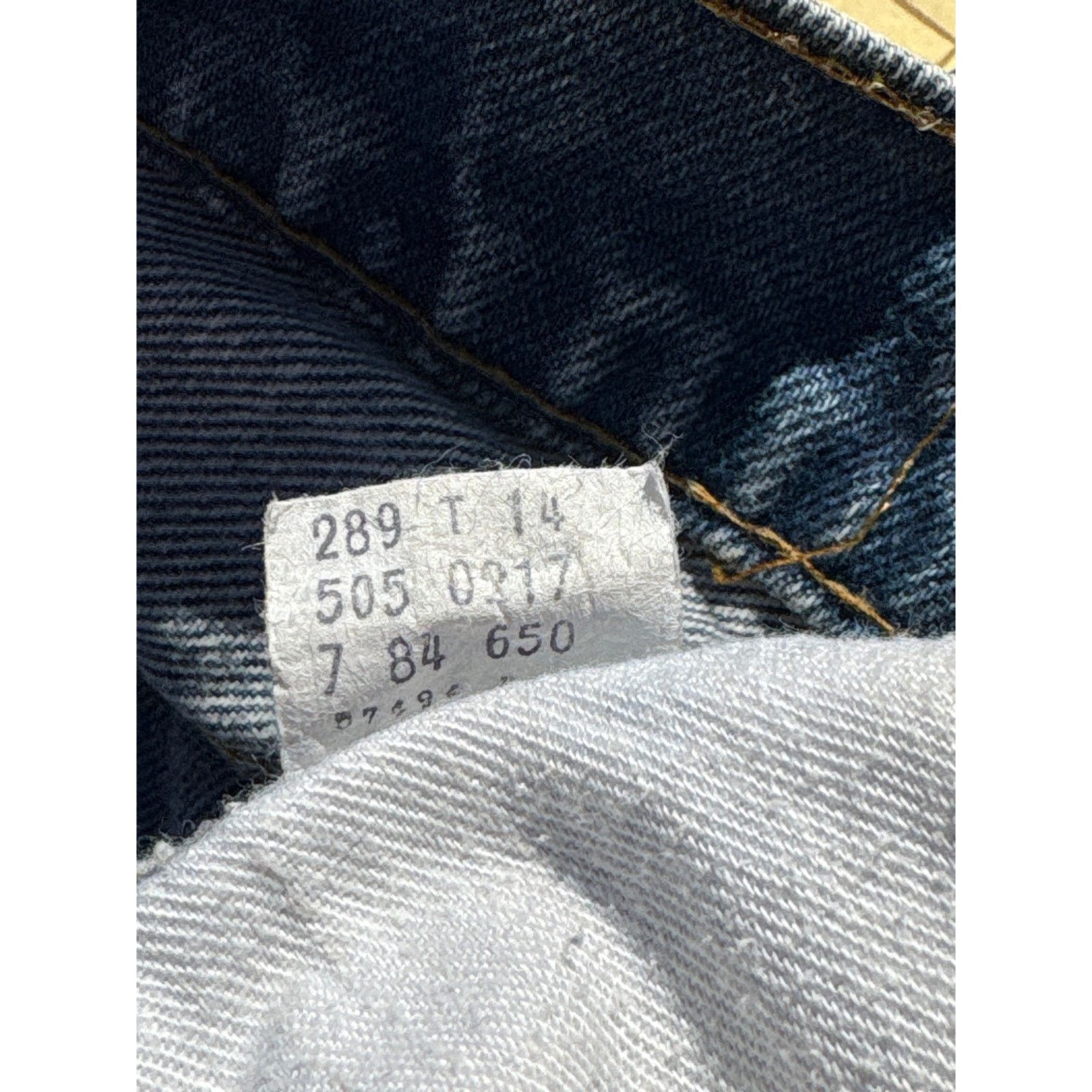 Levi's Vintage 80s Levi’s 505 0217 zipper fly USA made 35x36(33x36) Size US 33 - 8 Thumbnail
