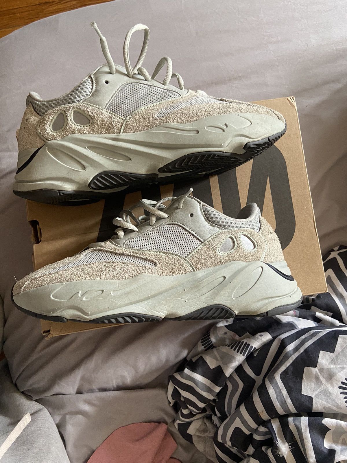 Adidas × Yeezy Yeezy Boost 700 salts Size US 8.5 / EU 41-42 - 3 Thumbnail