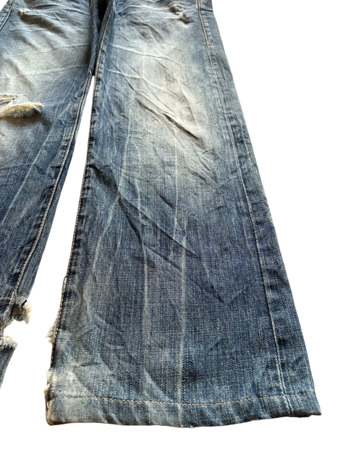 Japanese Brand Vintage Japanese Brand Faded Wash Distressed Baggy Jeans Size US 35 - 7 Thumbnail