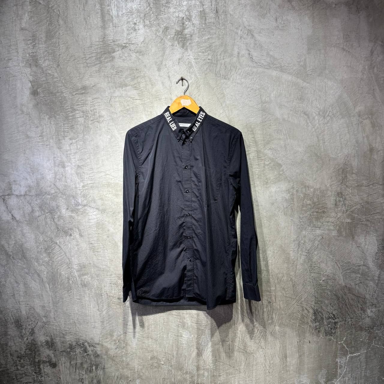 Givenchy Givenchy “Real Lies Real Eyes Realize” embroidered L/S Size US M / EU 48-50 / 2 - 1 Thumbnail