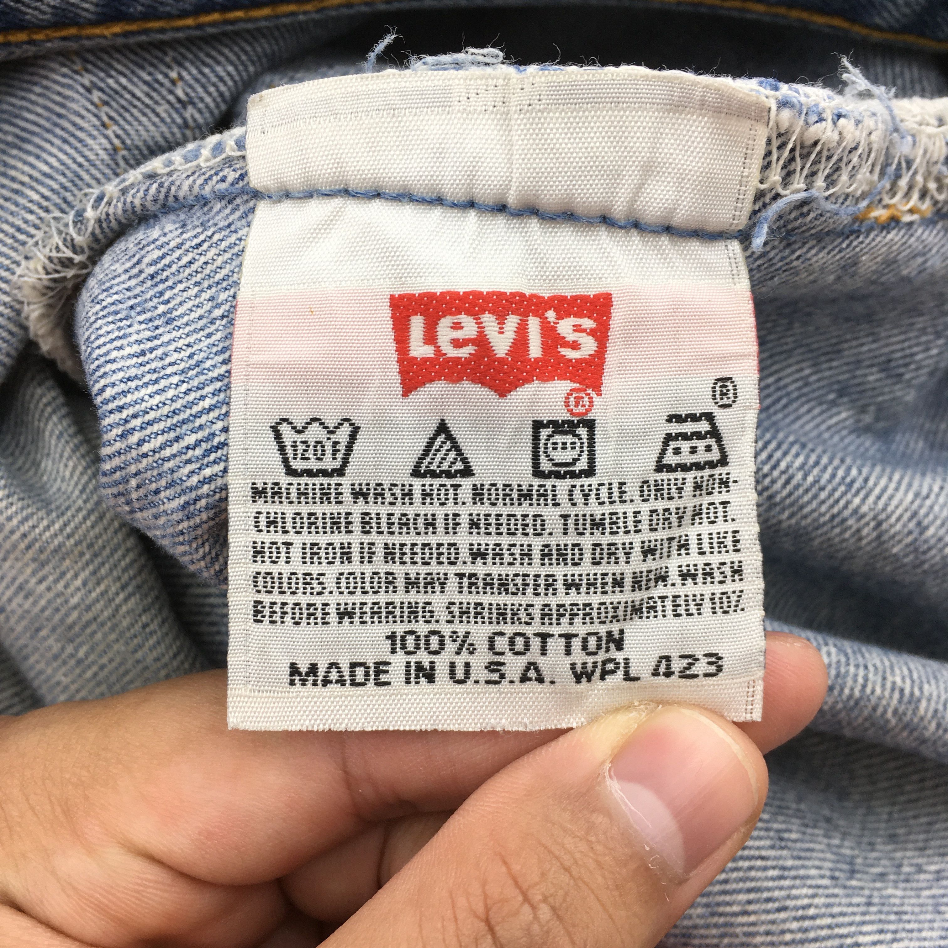 Size 32x27.5 Vintage 90s Levi's 501 Faded Blue Jeans