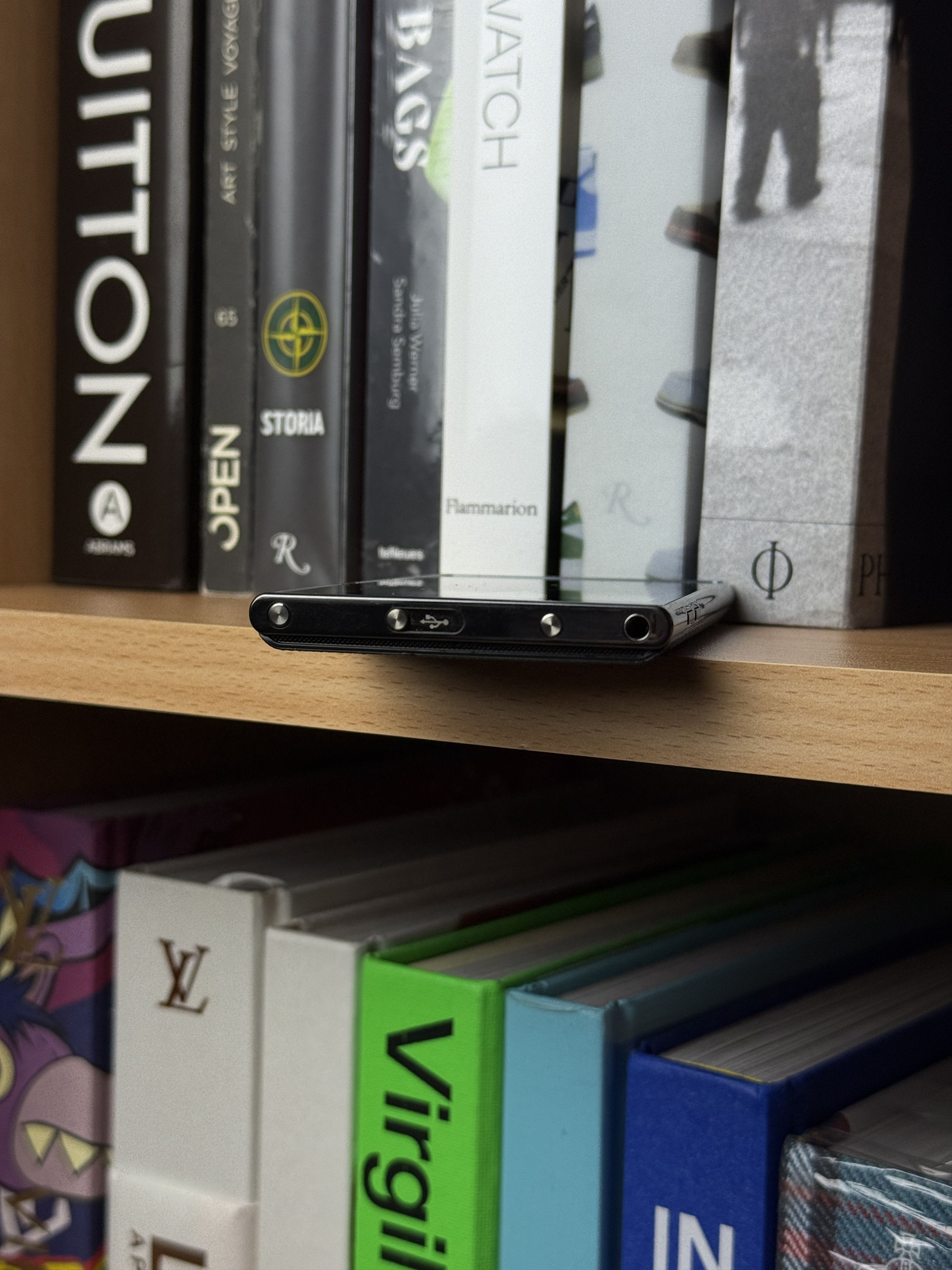Prada Prada trap phone by LG Size ONE SIZE - 5 Thumbnail