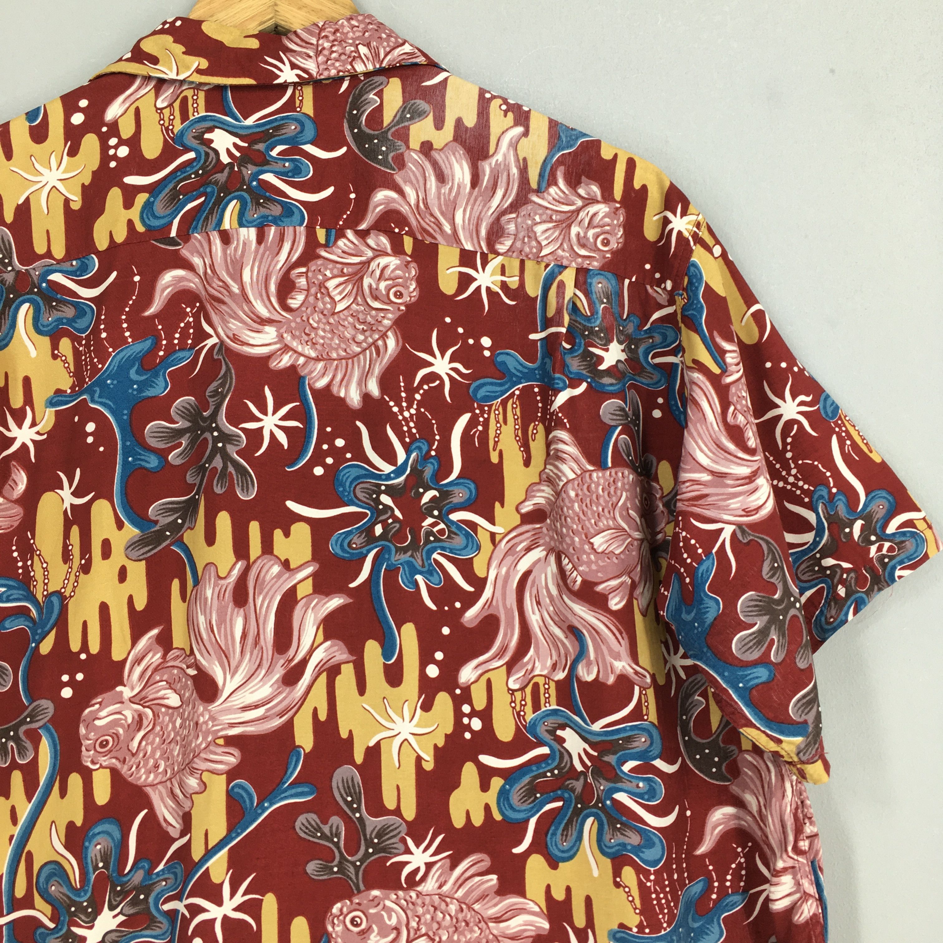 Edwin Vintage Edwin Hawaiian Gold Fish Japanese Rayon Shirt Large Size US L / EU 52-54 / 3 - 9 Thumbnail