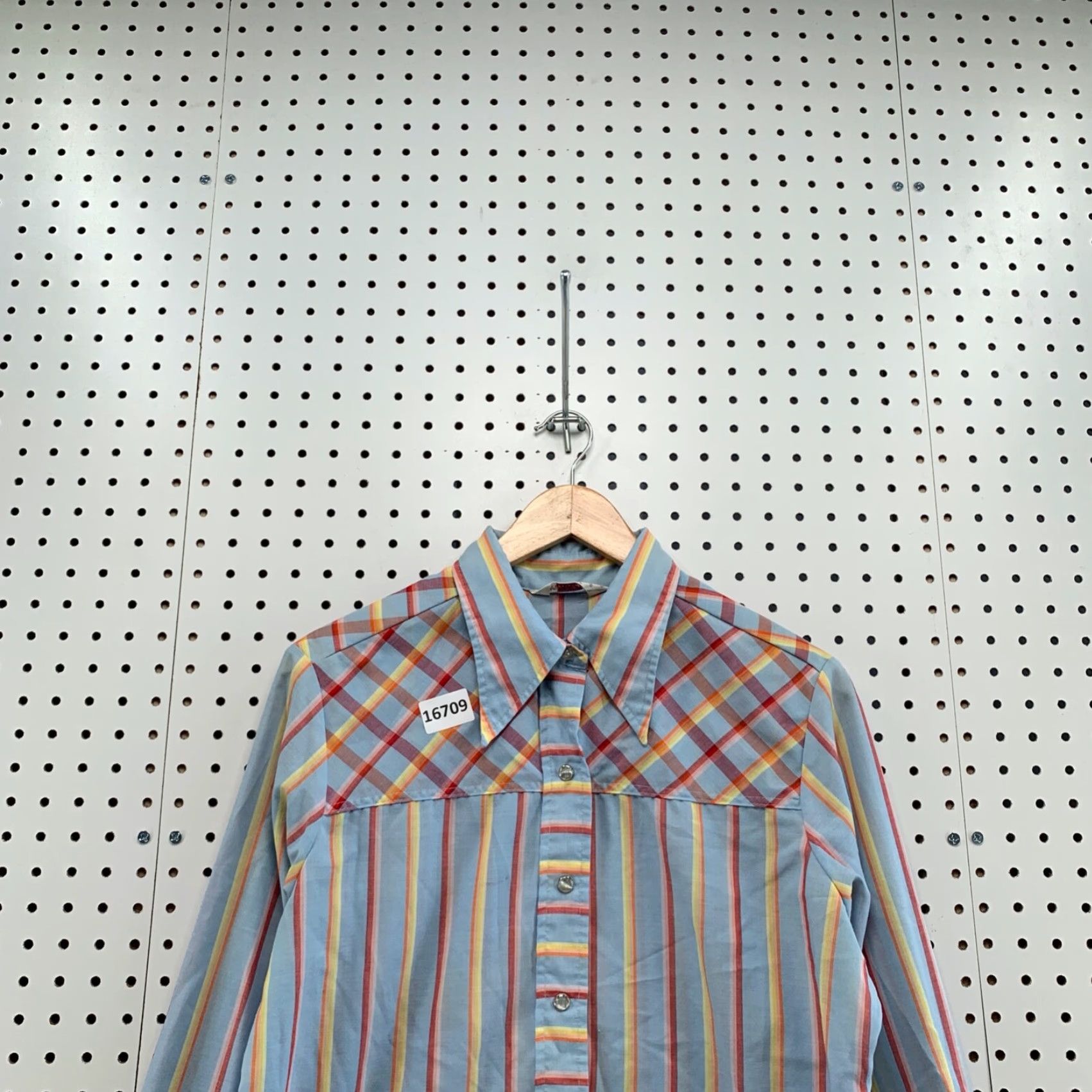 Wrangler VINTAGE Wrangler Womens Snap Western Shirt Sz 40 Fits Large 22X29 Vertical Strip Size L / US 10 / IT 46 - 5 Thumbnail