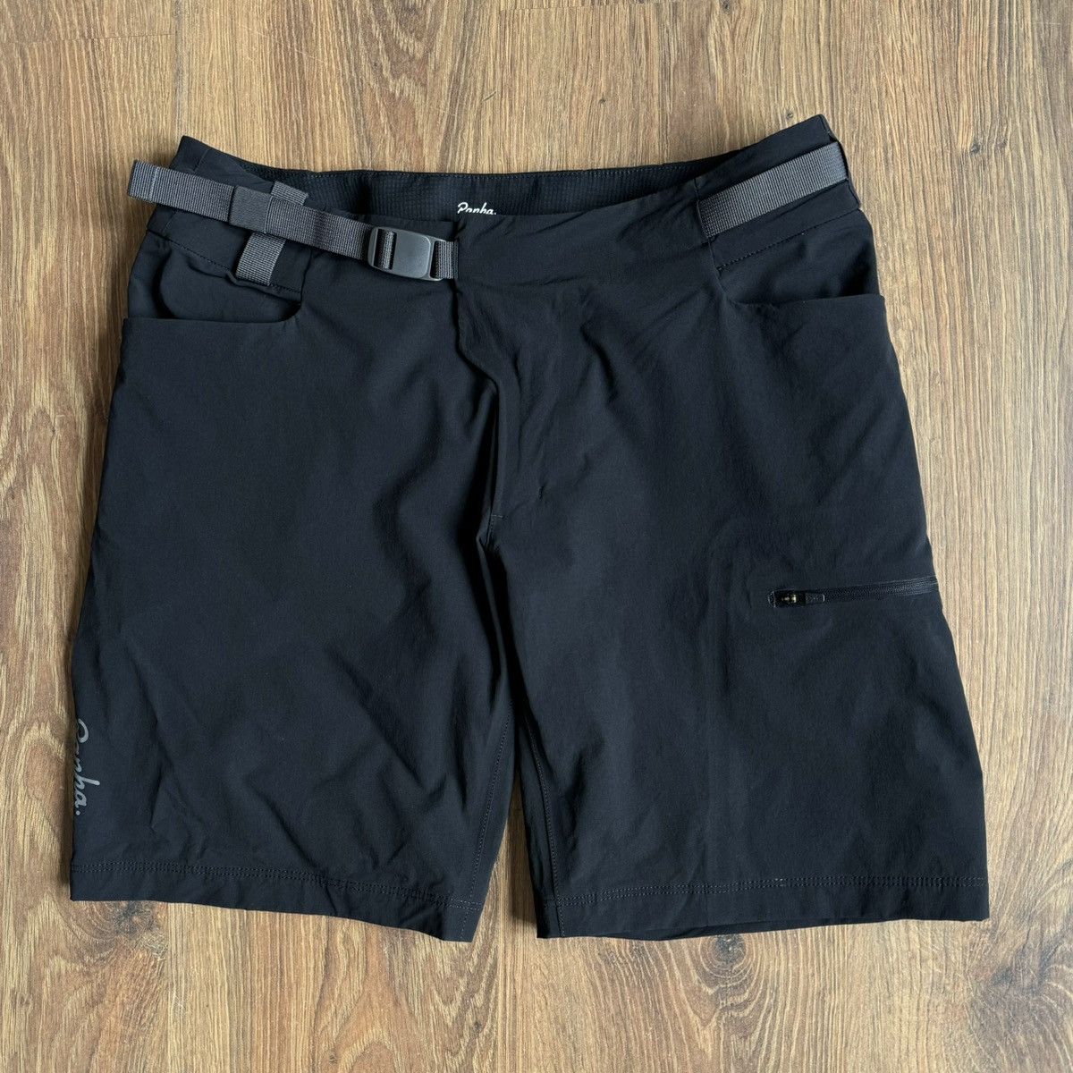 Rapha Rapha Women’s Explore Overshorts Size S Black Cycling Size 28" / US 6 / IT 42 - 1 Thumbnail