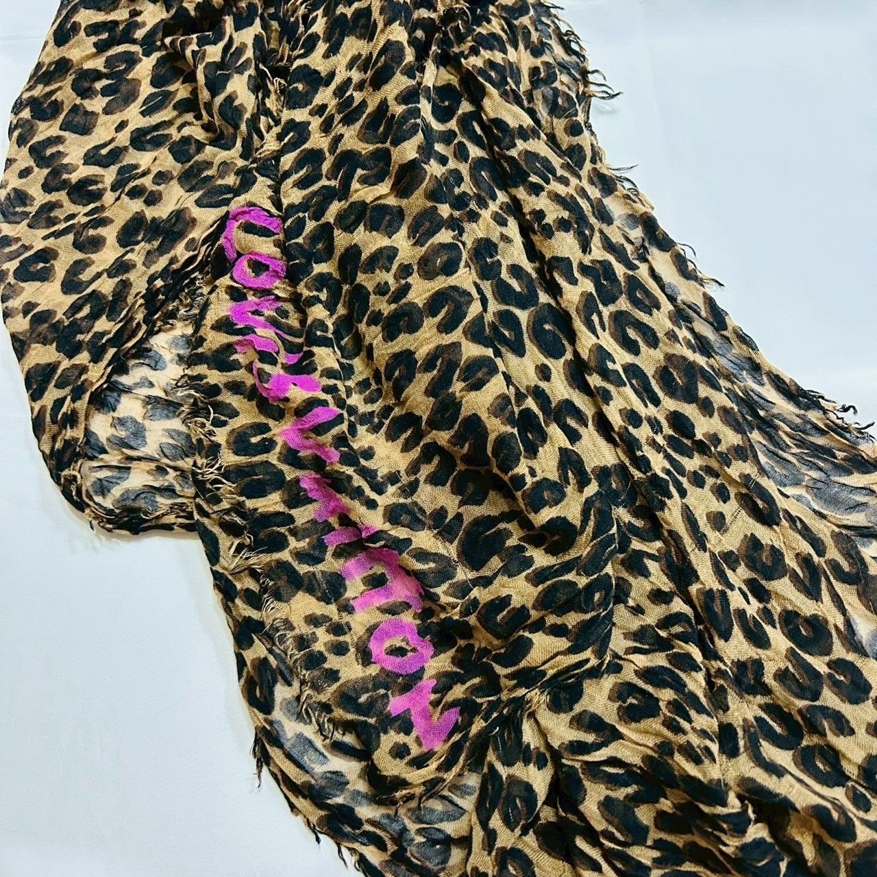 Louis Vuitton Louis Vuitton Leopard Stole Cashmere Silk Scarf Size ONE SIZE - 2 Thumbnail