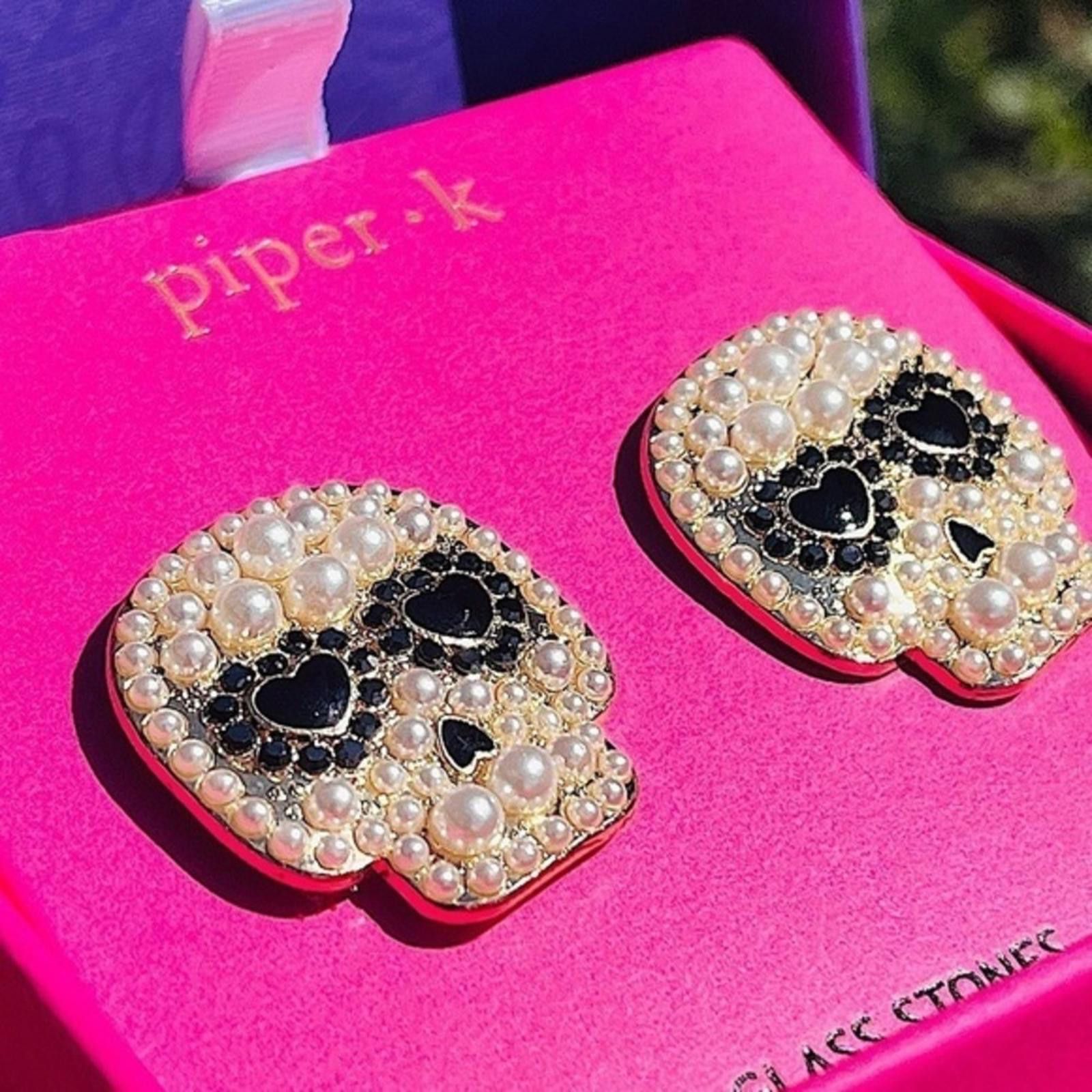 Designer Skull Crystal Earrings NWT Size ONE SIZE - 1 Thumbnail