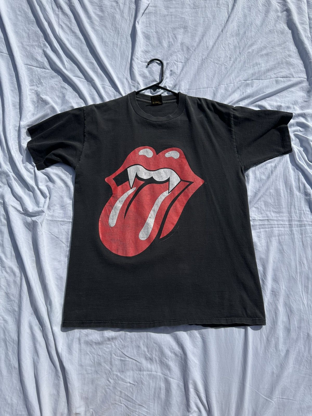 Vintage Vintage 1994 Rolling Stones Vampire Fang Logo tee Size US XL / EU 56 / 4 - 1 Thumbnail