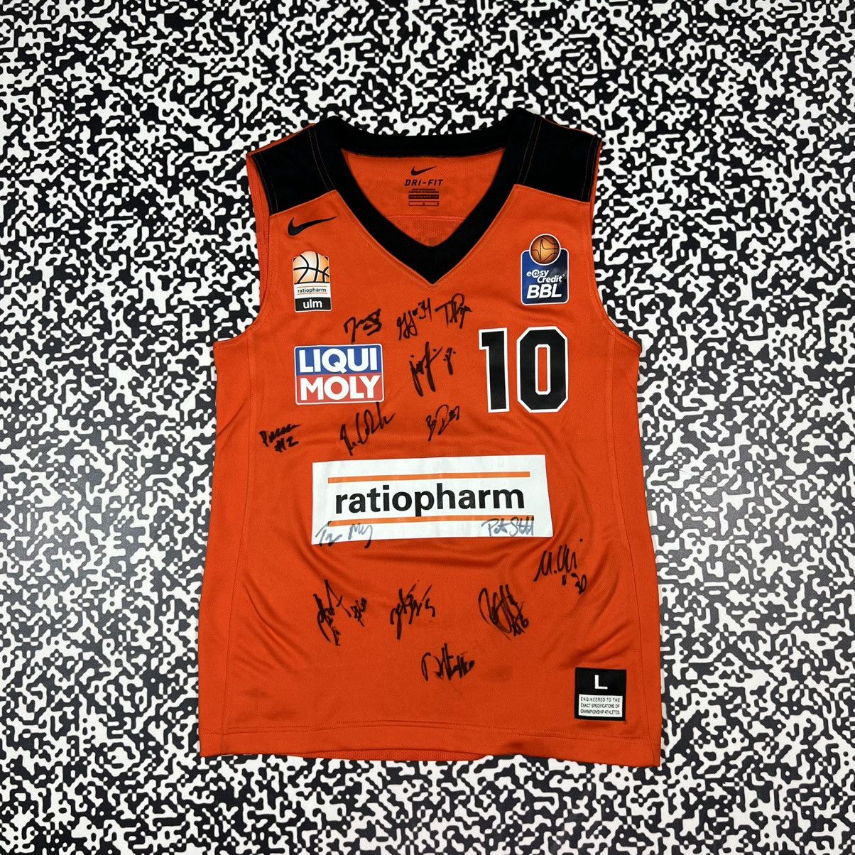 Nike Ratiopharm Ulm Hannah Signed Team Basketball Rare Jersey Size US L / EU 52-54 / 3 - 1 Thumbnail