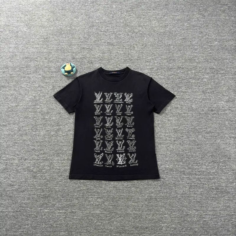 Louis Vuitton Louis Vuitton Black Cotton Men's T-Shirt 0089 Size US S / EU 44-46 / 1 - 1 Thumbnail