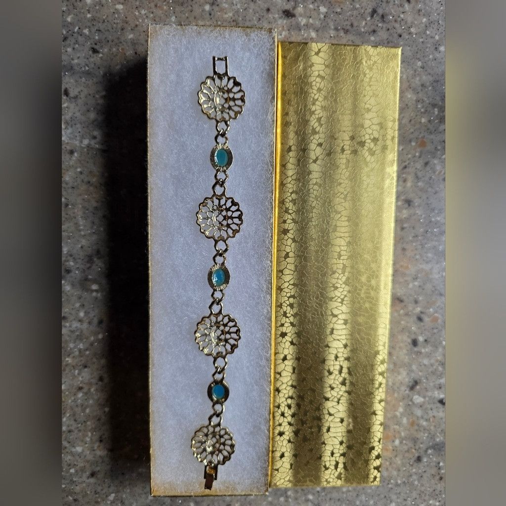 Other Vintage Elegant Gold and Blue Bracelet Size ONE SIZE - 3 Thumbnail