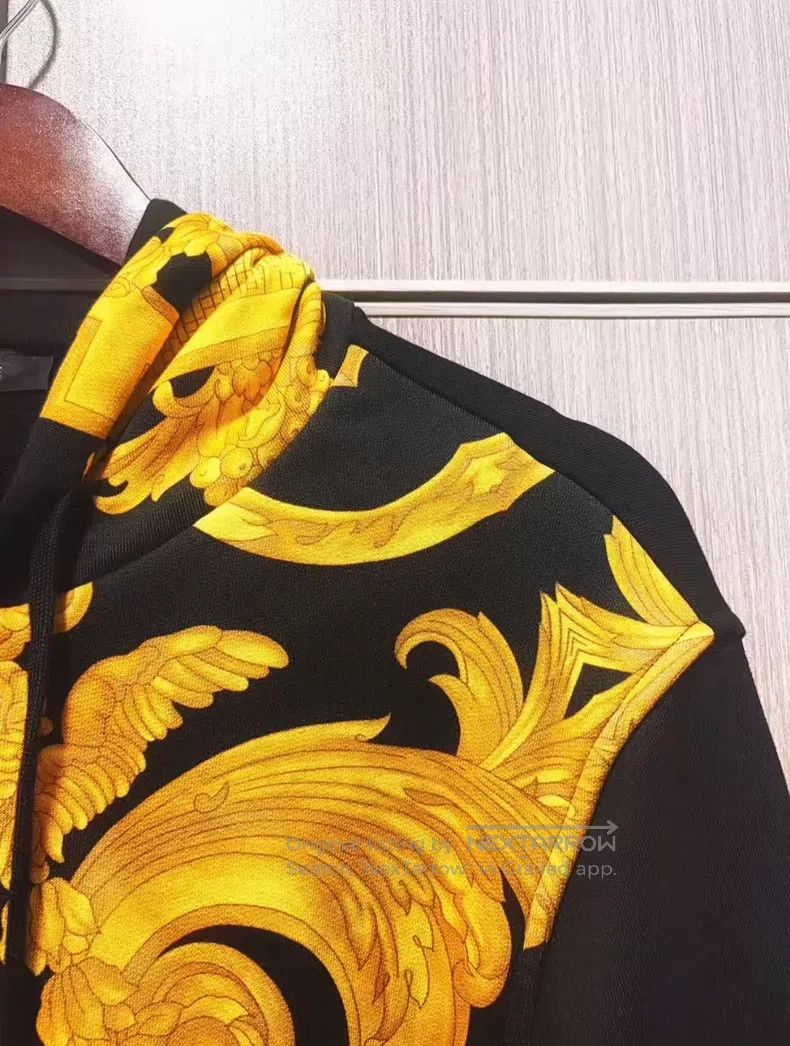 Versace Versace The main line is a black gold baroque pattern hood Size US L / EU 52-54 / 3 - 3 Thumbnail