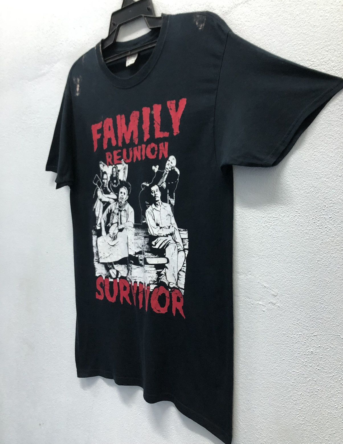Vintage Family Reunion Survivor T-Shirt Size US M / EU 48-50 / 2 - 5 Thumbnail