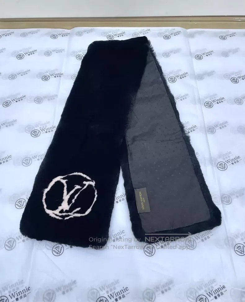 Louis Vuitton Black and pink jacquard logo fur scarf