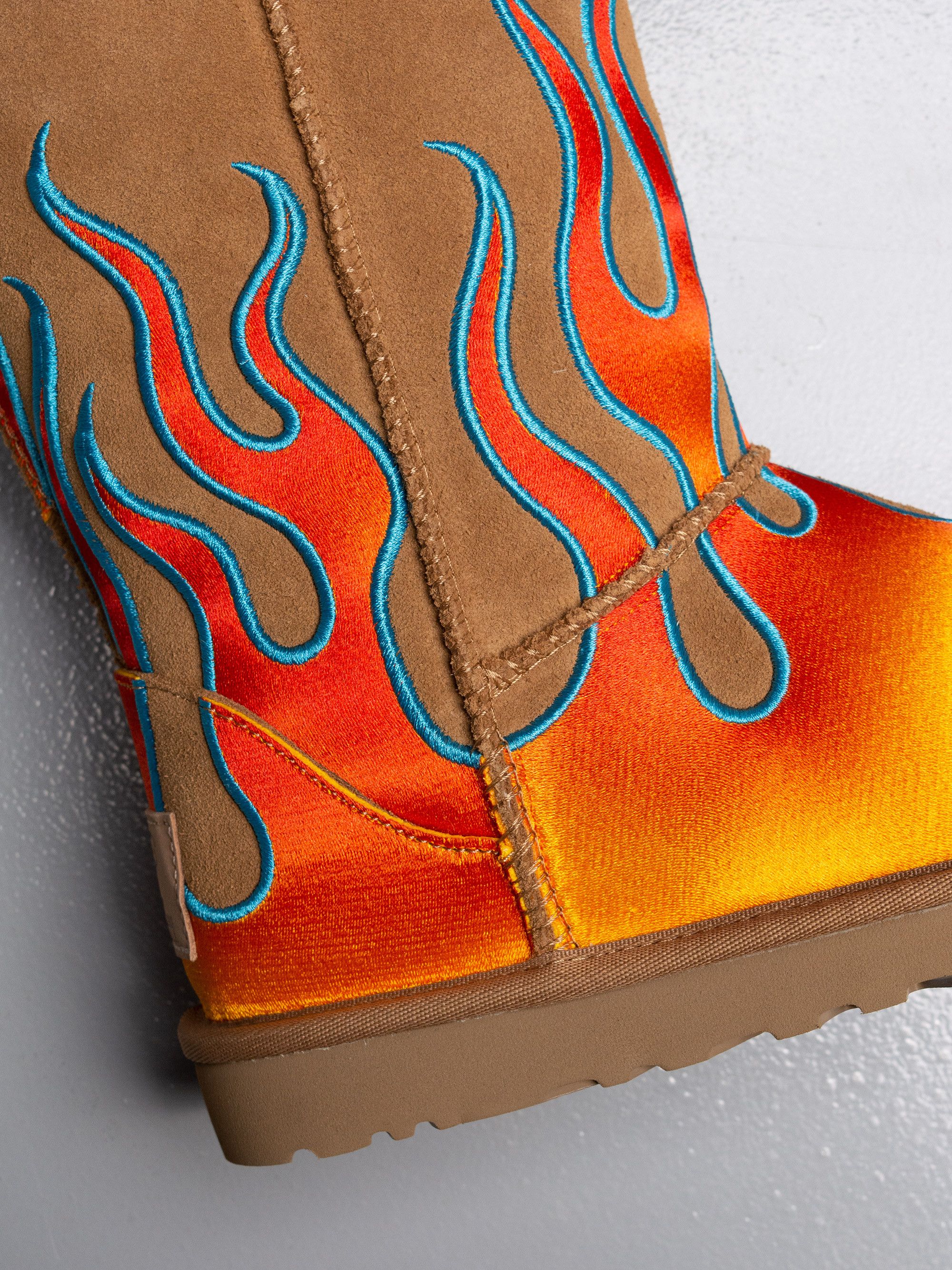Jeremy Scott UGG X Jeremy Scott 2025 Classic Short Flames Boots Size US 9.5 / IT 39.5 - 11 Thumbnail