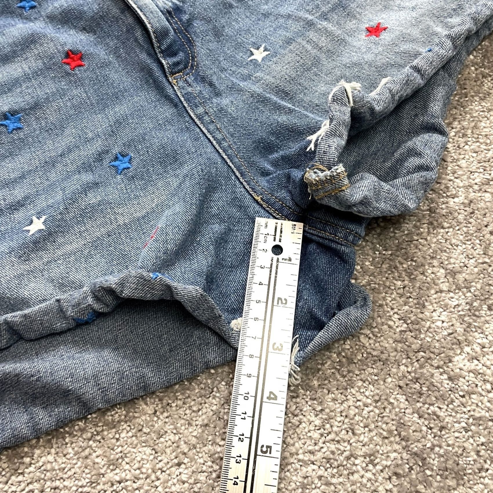Vintage No Boundaries Denim Jean Shorts Juniors 21 Blue Dark Wash Star Print Cutt Off 3" Women Size 27" / US 4 / IT 40 - 5 Thumbnail
