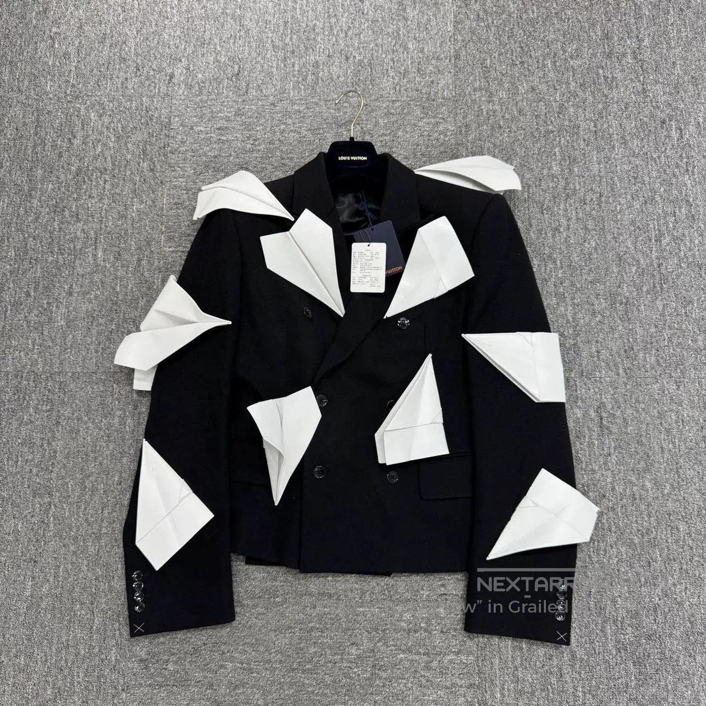 Louis Vuitton louis vuitton paper plane wool blazer. Size US L / EU 52-54 / 3 - 1 Thumbnail