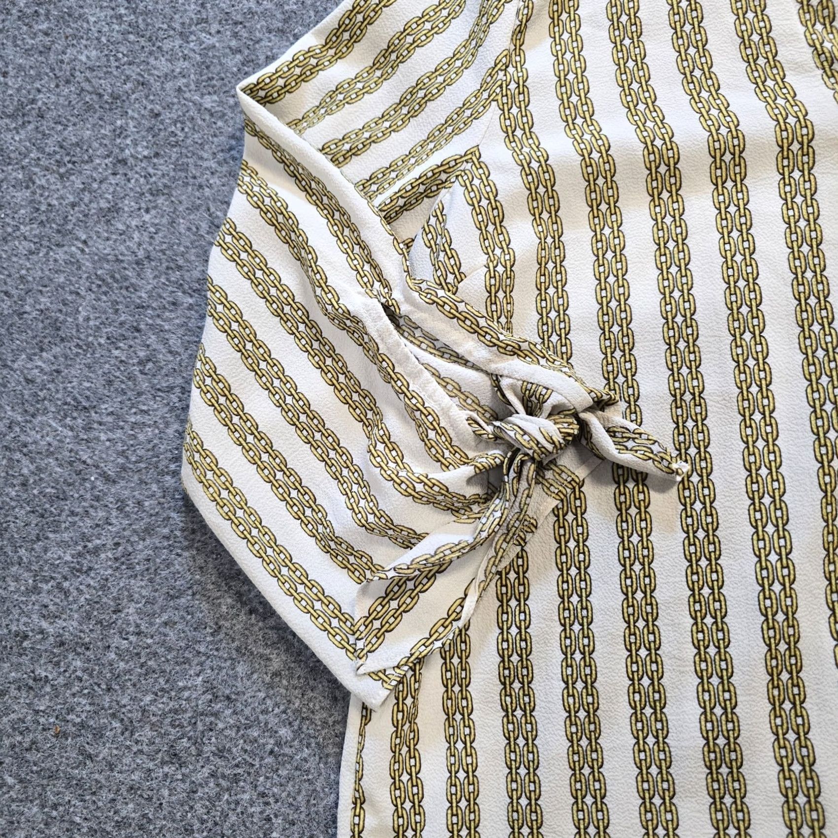 Michael Kors Michael Kors Top Womens Size L White Yellow Chain Link Texture V Neck Casual Blouse Regular Sleeve 3/4 Lightweight Polyester White Womens Size L / US 10 / IT 46 - 4 Thumbnail